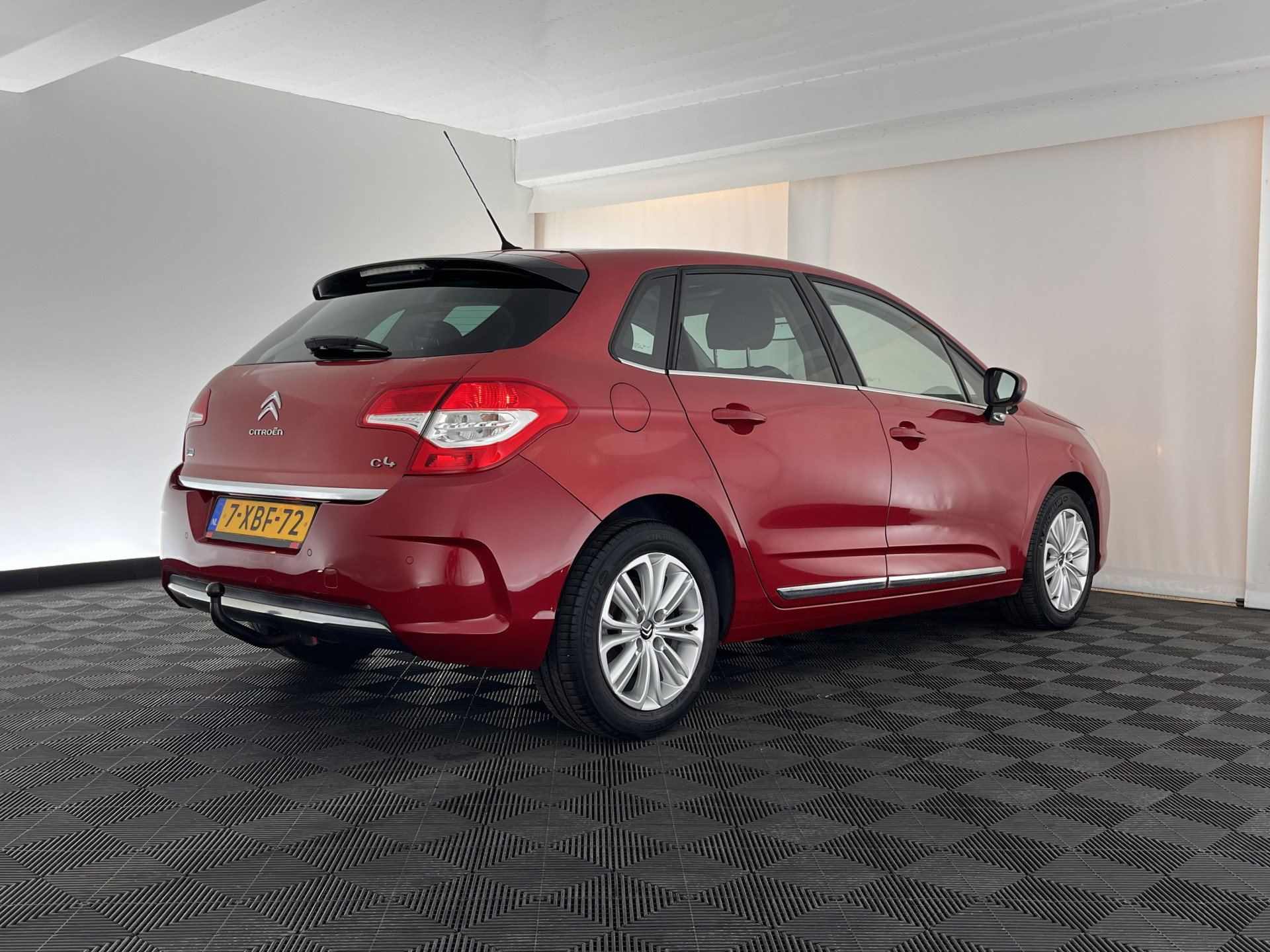 Citroën C4 1.6 e-HDi Ligne Business *PANO | NAVI-FULLMAP | COMFORT-SEATS | ECC | PDC | CRUISE | TOWBAR | 16"ALU*