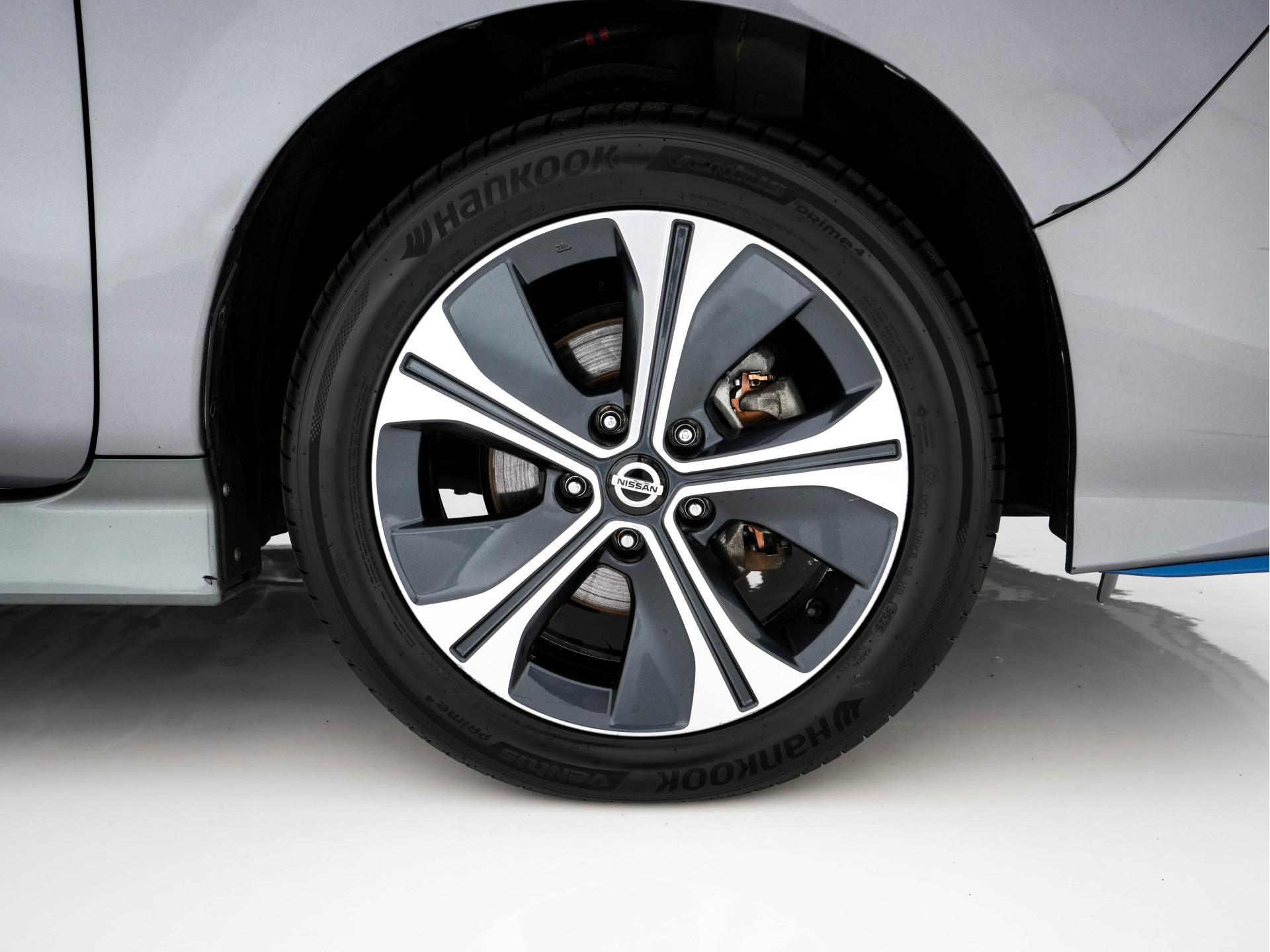 Nissan LEAF 3.Zero Limited Edition 62 kWh {SOH-93%} (INCL-BTW) Aut. *HEATPUMP | LEATHER | FULL-LED | DIGI-COCKPIT | TOPVIEW | BOSE-AUDIO | KEYLESS | DAB+ | BLINDSPOT | ECC | ADAPTIVE-CRUISE | PDC | HEATED-COMFORTSEATS | PRIVACYGLASS | 17"ALU*