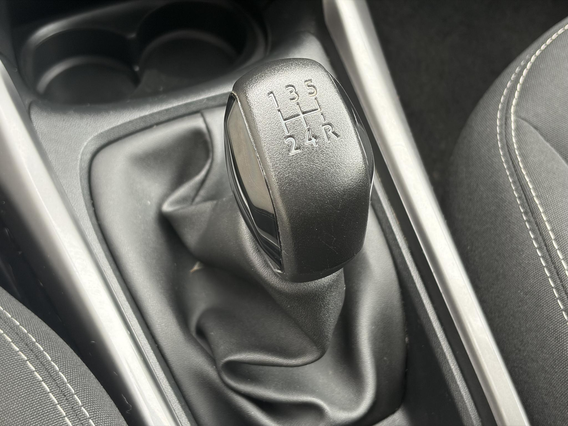 Peugeot 2008 1.2 PureTech Blue Lion ✓D-riem vv in 10-2025✓Navi✓110pk✓Carplay✓Airco✓Cruise✓Pdc✓N.A.P✓Apk tot 12-2026