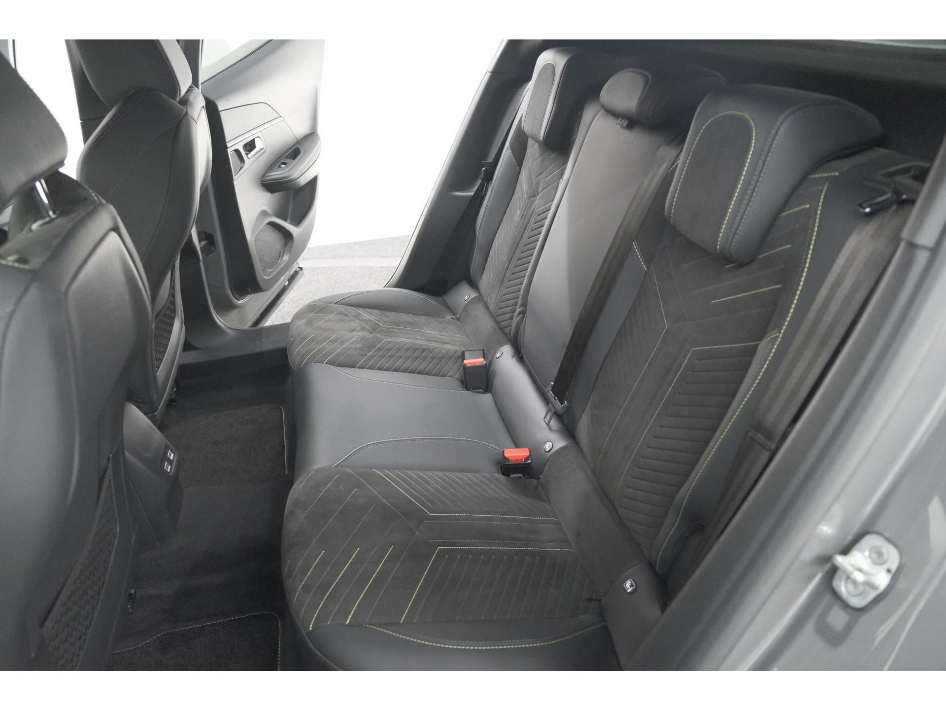 Peugeot 2008 PureTech 130 EAT8 GT | 360 Camera | Stoelmassage | Adaptieve Cruise Control | Dodehoekdetectie