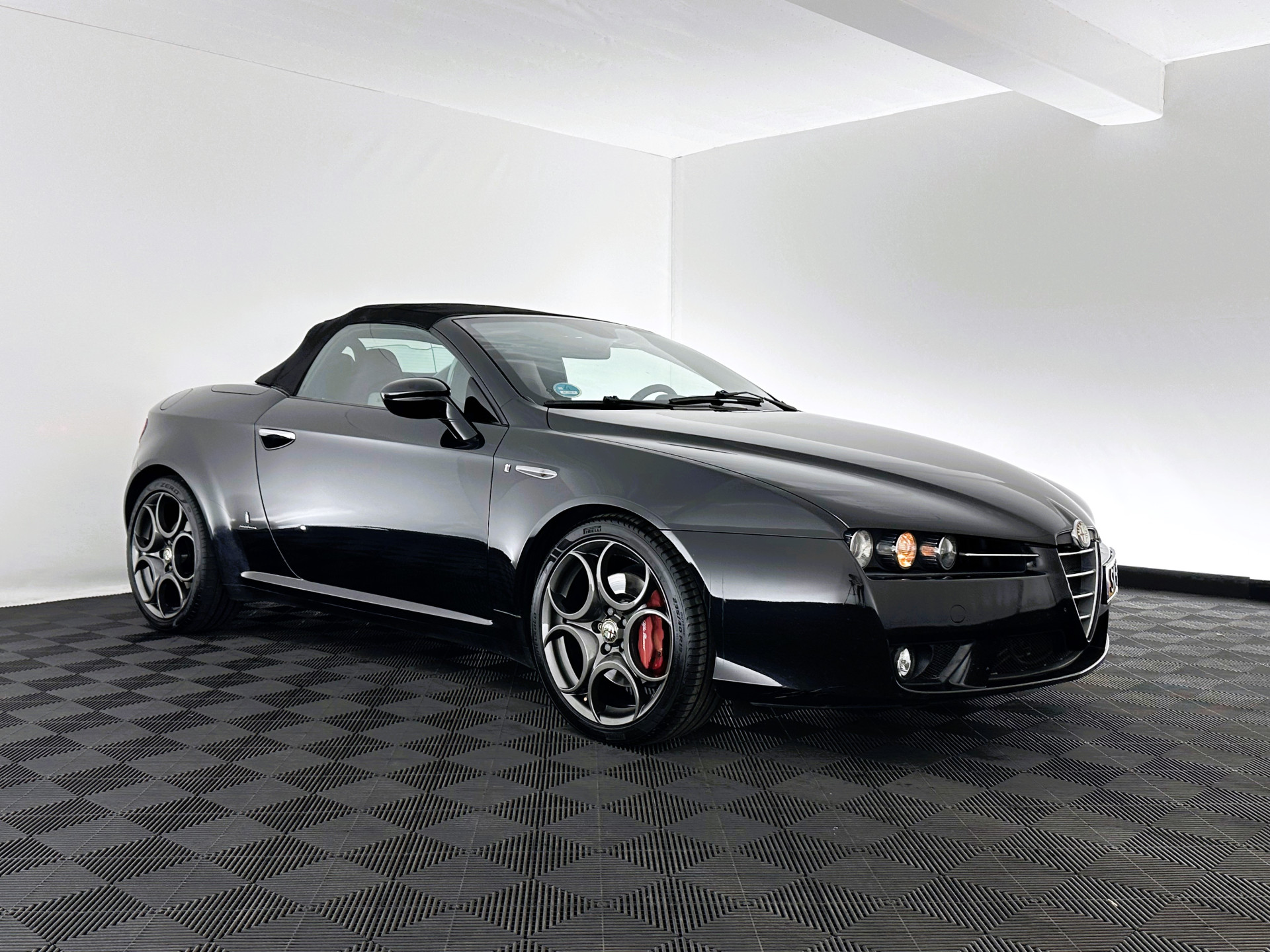 Alfa Romeo Spider 2.4 JTD Q-Tronic Exclusive TI-Sportpack Aut. *LUXURY-LEATHER | BI-XENON | SPORT-SEATS | ECC | SHIFTPADDLES | PDC | CRUISE | 19''ALU*