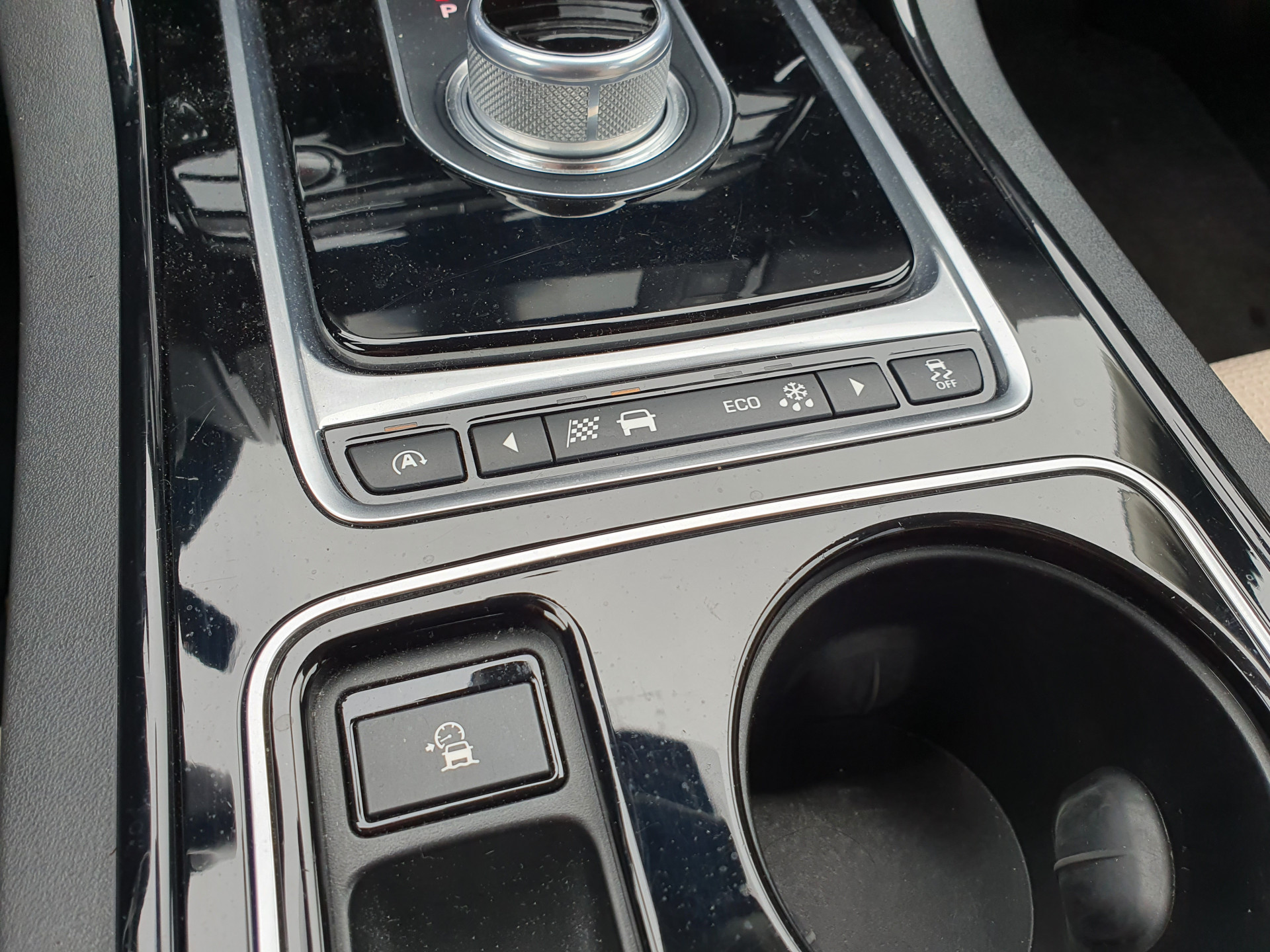 Jaguar XE 2.0 D Prestige ( ⚠️ ) Aut. *NAVI-FULLMAP | CAMERA | ECC | JAGUAR-AUDIO | SHIFT-PADDLES | CRUISE | PDC | LANE-ASSIST | AMBIENT-LIGHT | TOWBAR | COMFORT-SEATS | 17"ALU*