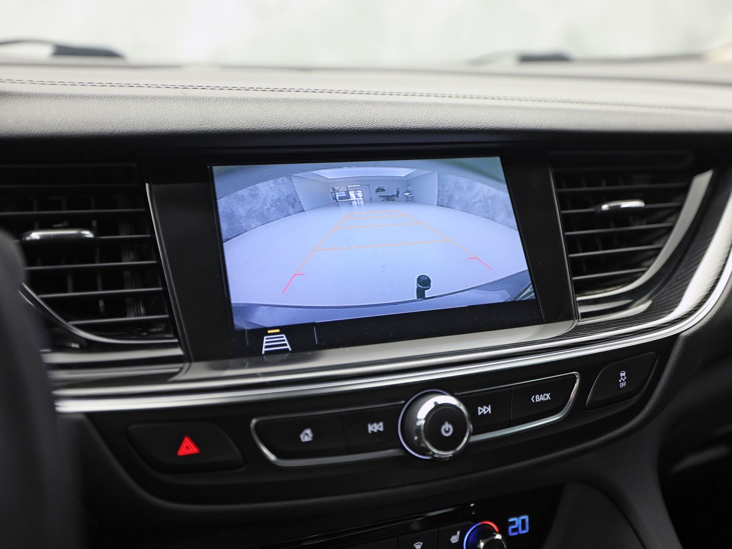 Opel Insignia 1.5 Turbo Business Executive 165Pk Automaat (APPLE CARPLAY, GROOT NAVI, CLIMATE, CAMERA, STUUR/STOELVERWARMING, ADAPTIVE CRUISE, SPORTSTOELEN, GETINT GLAS, TREKHAAK, NIEUWSTAAT)