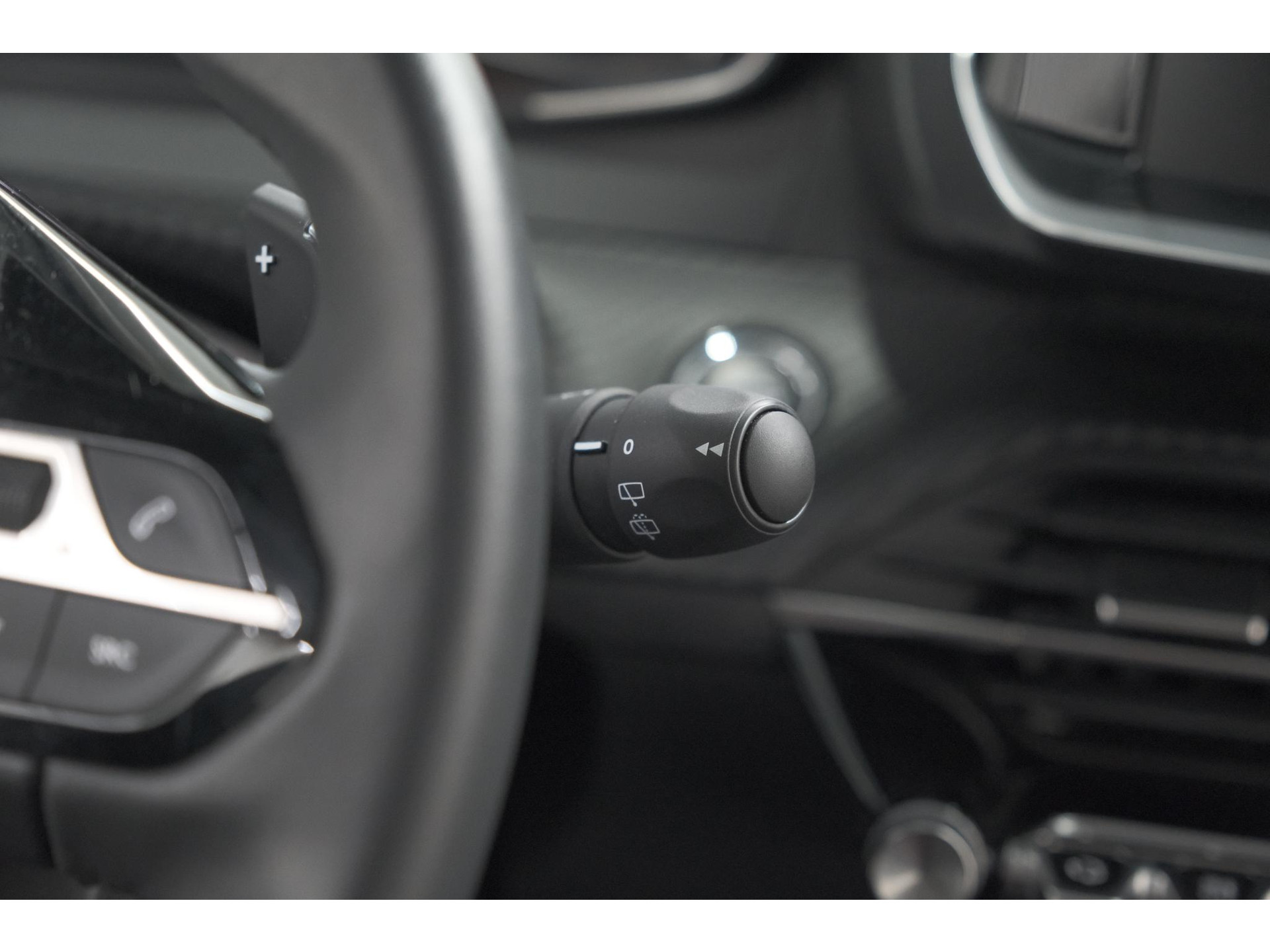 Peugeot 2008 PureTech 130 EAT8 Allure Pack | Trekhaak | Camera | Navigatie | Parkeersensoren