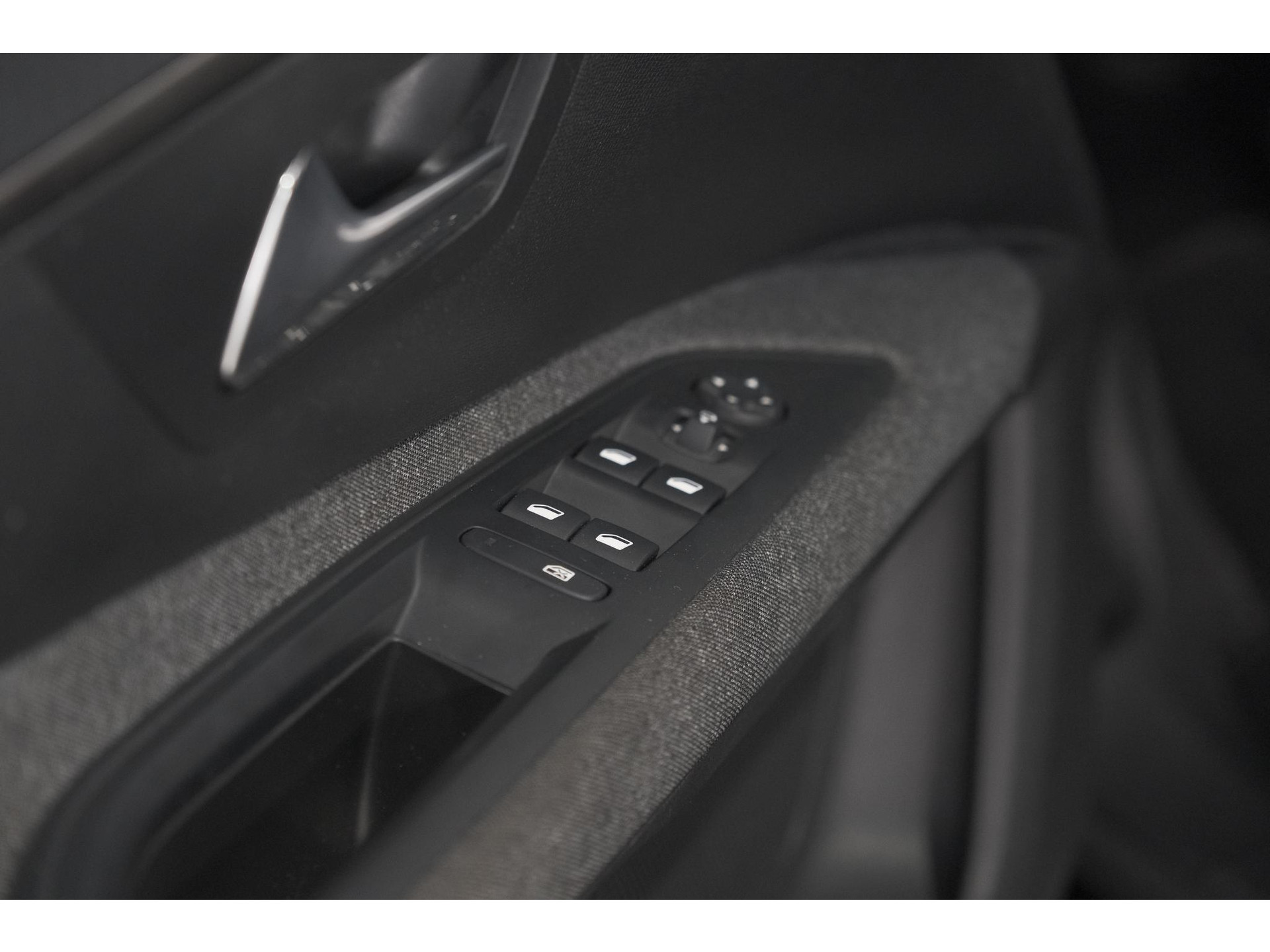 Peugeot 5008 PureTech 130 EAT8 Active Pack Business | 7 Zitplaatsen | Camera | Navigatie | Apple Carplay | Parkeersensoren