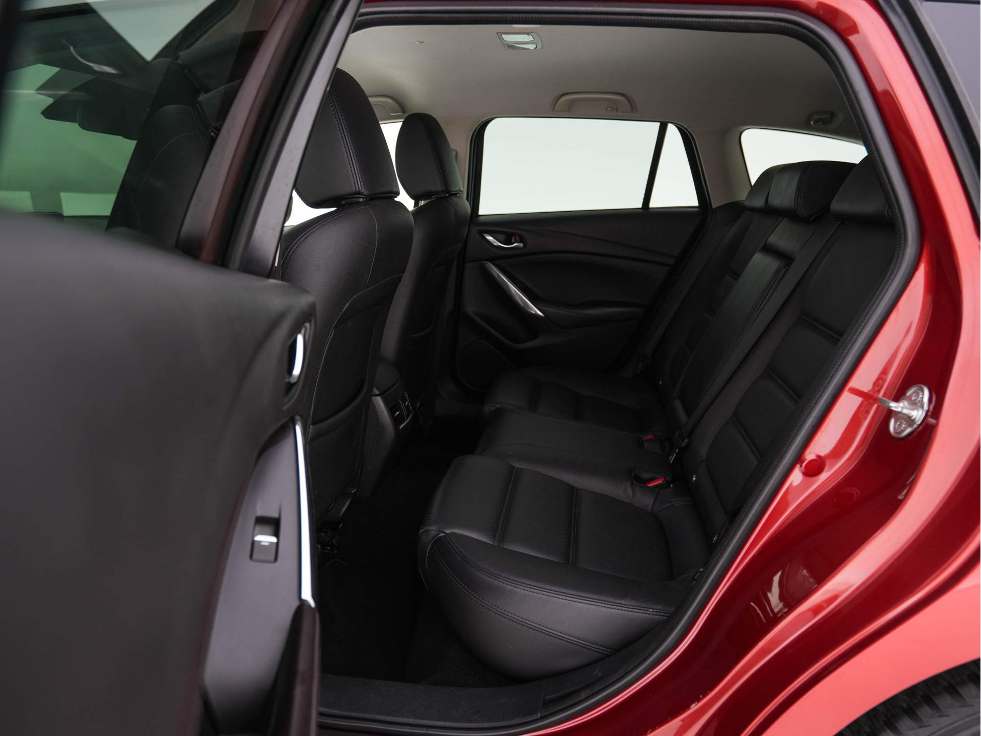 Mazda 6 Sportbreak 2.2D SkyActiv-D 150 Skylease GT (INCL-BTW) *LEATHER | FULL-LED | NAVI-FULLMAP | MEMORY-PACK | BOSE-AUDIO | BLIND-SPOT | CAMERA | KEYLESS | ECC | HEATED-SPORTSEATS | PDC | CRUISE | 17"ALU*