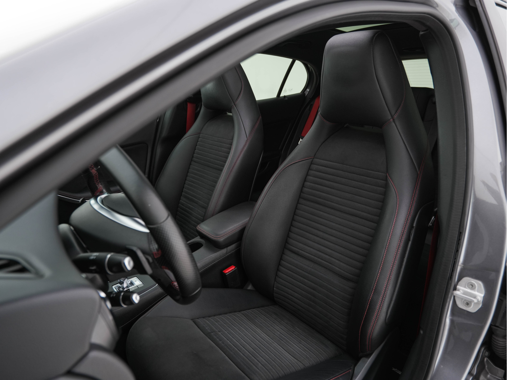 Mercedes-Benz GLA-klasse AMG 45 4MATIC *PANO | XENON | LEATHER-ALCANTARA | MEMORY-PACK | HARMAN/KARDON-AUDIO | KEYLESS |  CAMERA | SPORT-SEATS | HEATED-SEATS | NAVI-FULLMAP | SHIFT-PADDLES  | ECC | PDC | CRUISE | 20''ALU*