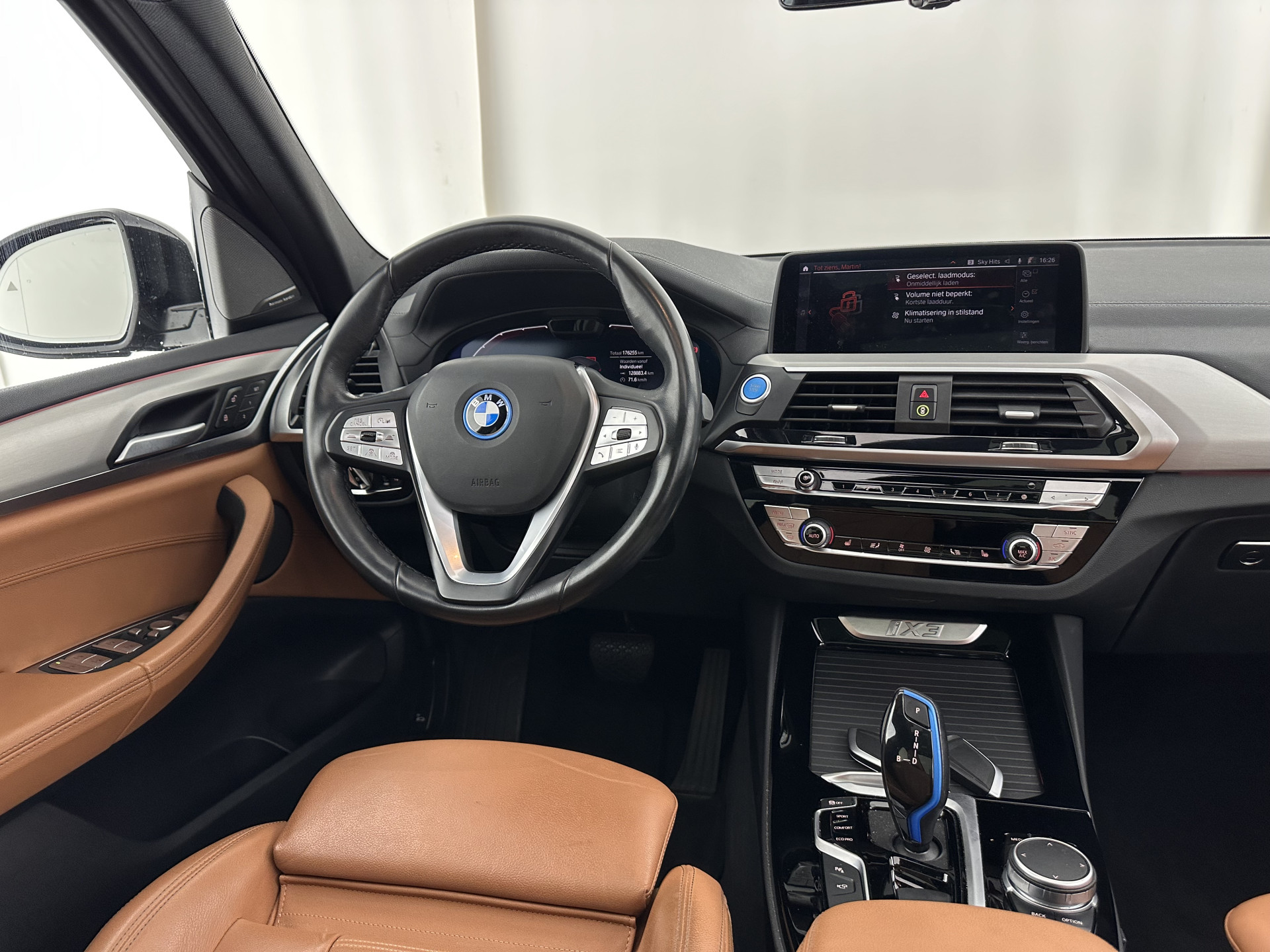 BMW iX3 High Executive 80 kWh [ 3-Fase-11kW ] {SOH-96%} (INCL-BTW) Aut. *PANO | LEATHER | HARMAN/KARDON | FULL-LED | BLINDSPOT | MEMORY-PACK | DIGI-COCKPIT | HEATED-SPORTSEATS | KEYLESS | TOPVIEW | DAB+ | NAVI-FULLMAP | HEAD-UP | PRIVACY-GLASS |