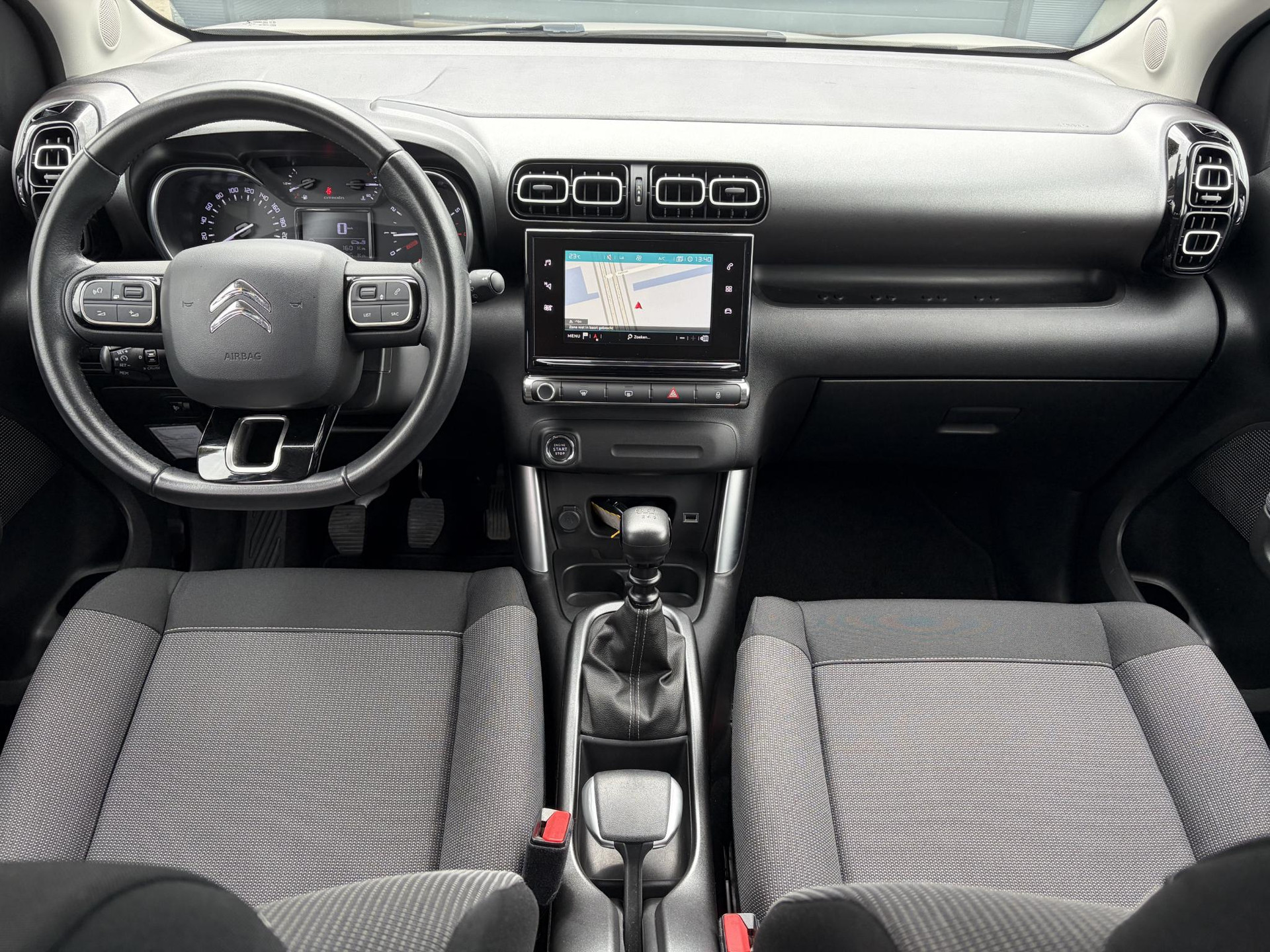 Citroen C3 Aircross 1.2 PureTech S&S Shine 1e Eigenaar l D-riem vv in 07-07-2025 l 360° Camera l Navi l Carplay l Net beurt gehad l Keyless l 17''Lmv l Rijstrooksensor l 110pk l Pdc V+A l 6 Bak l N.A.P l Apk tot 07-2027