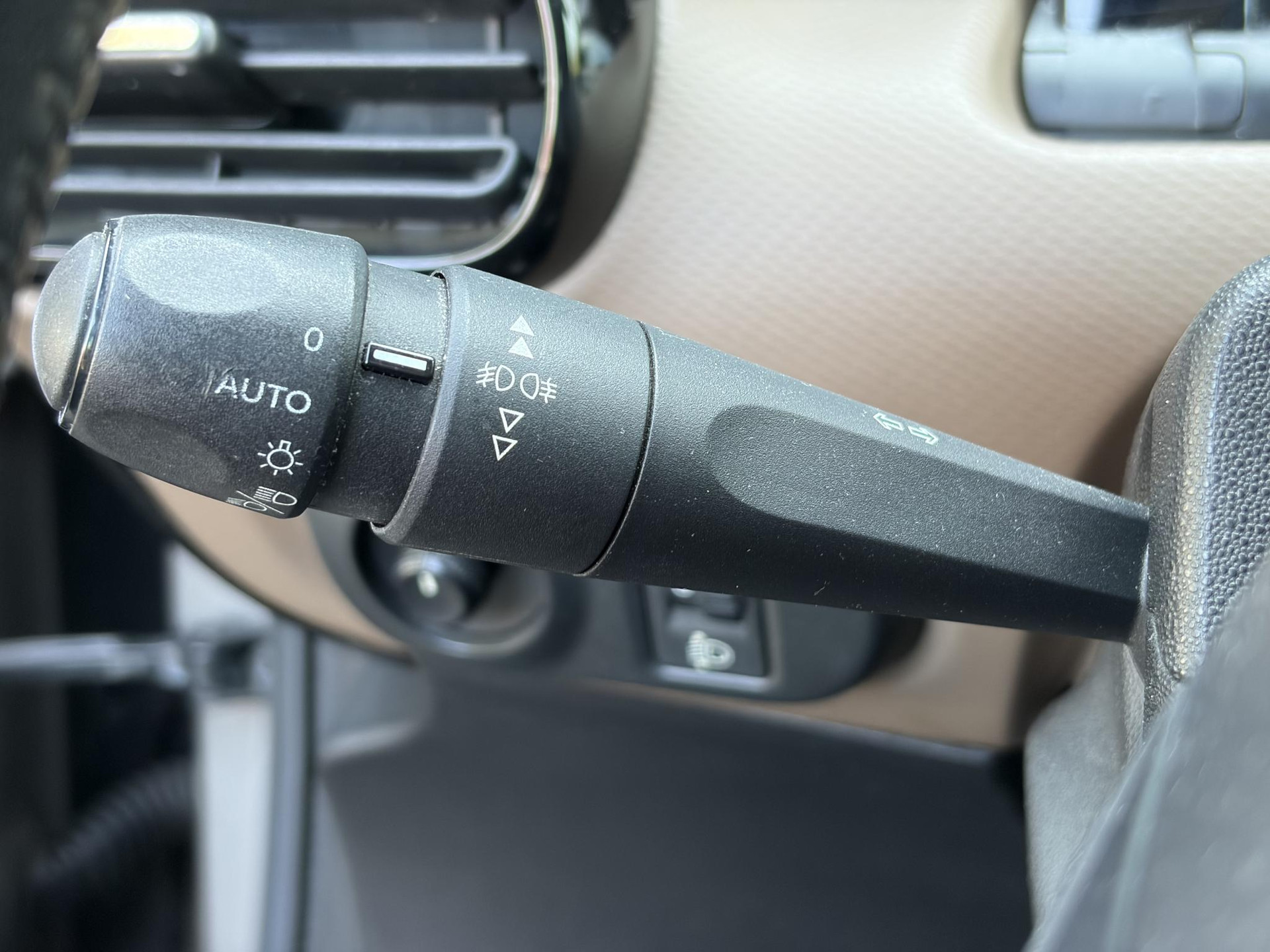 Citroen C4 Cactus 1.2 PureTech Business ✓D-riem vv in 2026✓Pano✓Camera✓Carplay✓110pk✓Stoelverw✓Navi✓Clima✓Cruise✓Pdc✓Halfleder✓N.A.P✓Apk tot 02-2027