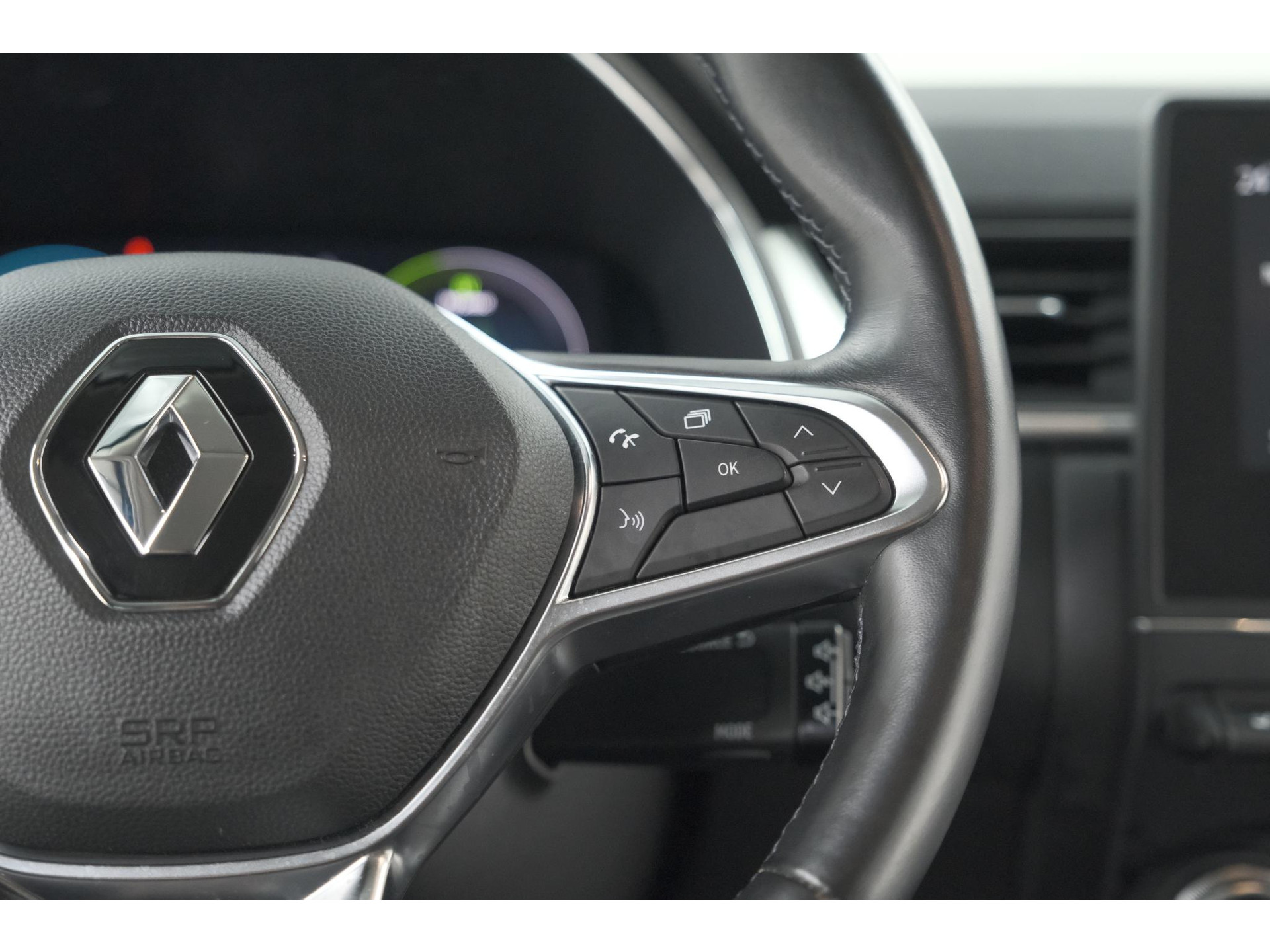 Renault Captur 1.6 E-Tech Plug-in Hybrid 160 Intens | Trekhaak | Camera | Navigatie | Parkeersensoren | Pack Winter