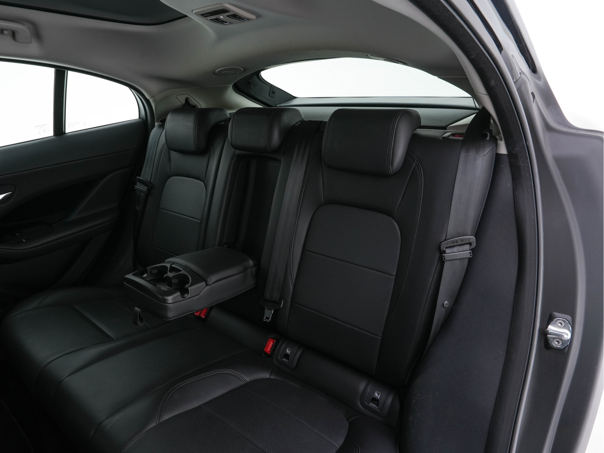 Jaguar I-PACE EV400 Business Edition S 90 kWh {SOH-89%} (INCL-BTW) *HEATPUMP | PANO | LEATHER | MERIDIAN-AUDIO | FULL-LED | HEATED/COOLED-COMFORTSEATS | DAB+ | CAMERA | DIGI-COCKPIT | NAVI-FULLMAP | ECC | KEYLESS | PDC | CCS-FASTLOADER | CRUISE |