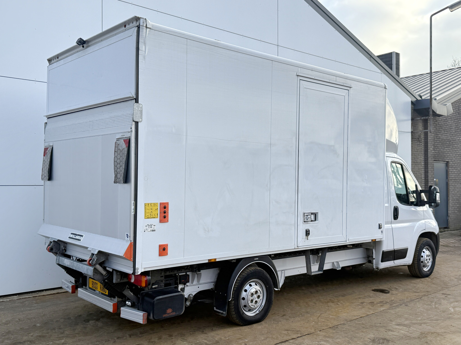 Peugeot Boxer 2.2 HDI 165PK Laadklep Bakwagen Cruise Control Climate Control Camera Carplay Standkachel LED Koffer Meubelbak