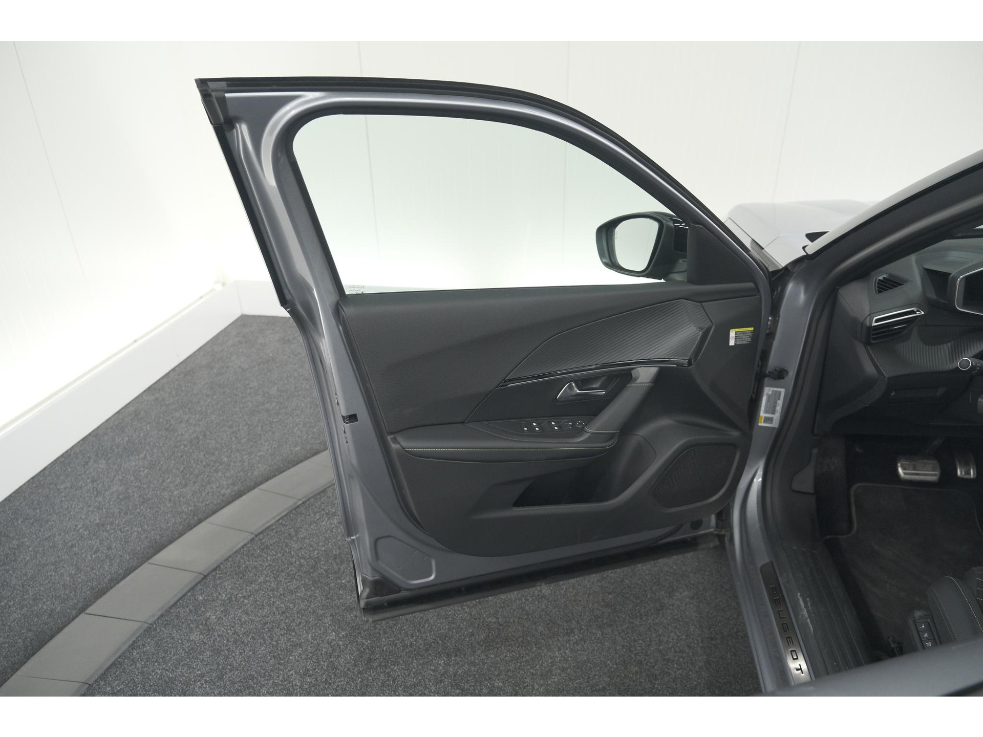 Peugeot 2008 PureTech 130 EAT8 GT | 360 Camera | Stoelmassage | Adaptieve Cruise Control | Dodehoekdetectie