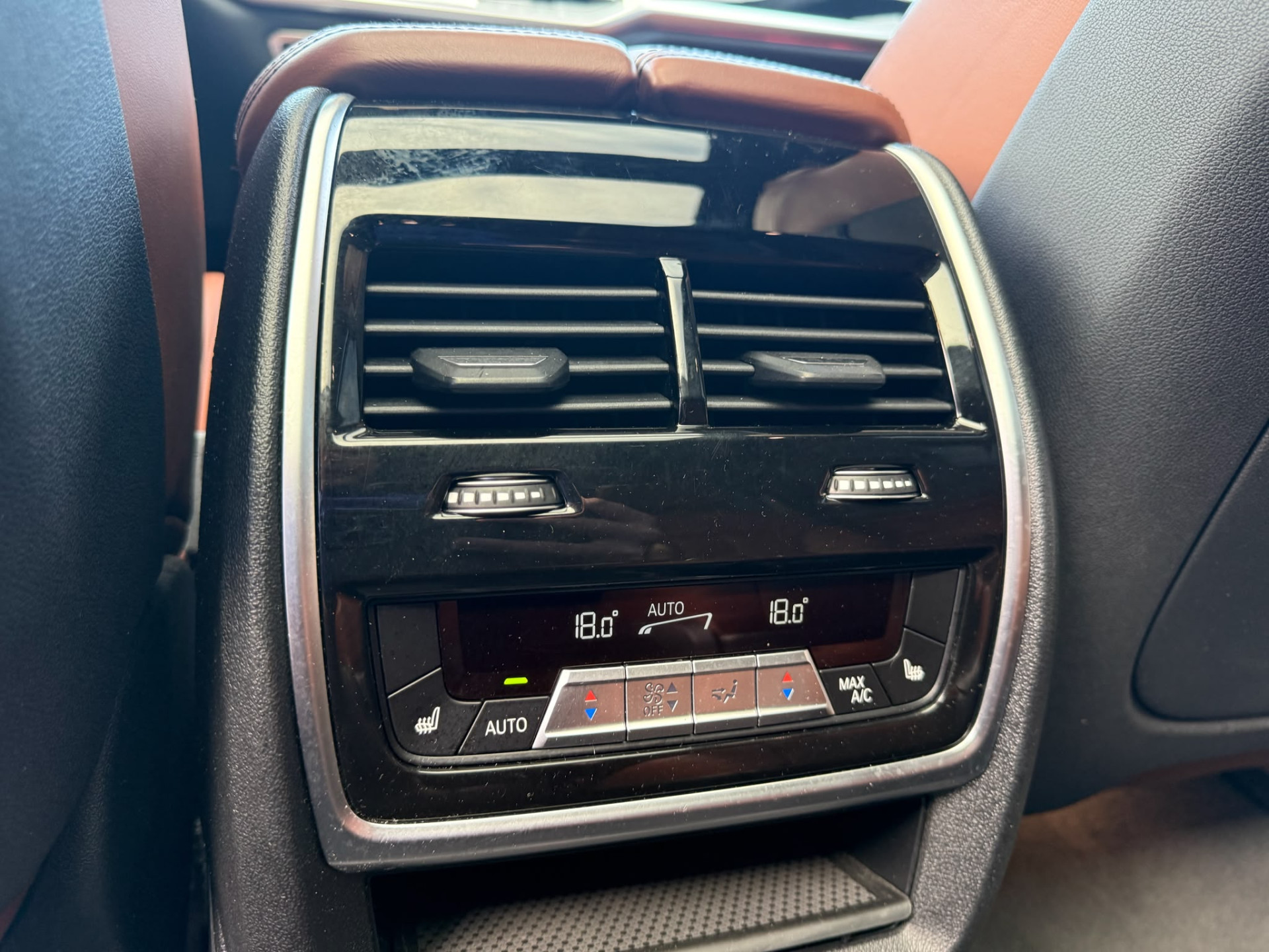 BMW X7 xDrive40i 6p. | 2E EIGENAAR | 3/6/12MND GARANTIE| M-SPORT |PANO | LASER | LED | B&W | MASSAGE | CARPLAY | TREKHAAK | DAB | BOMVOL |