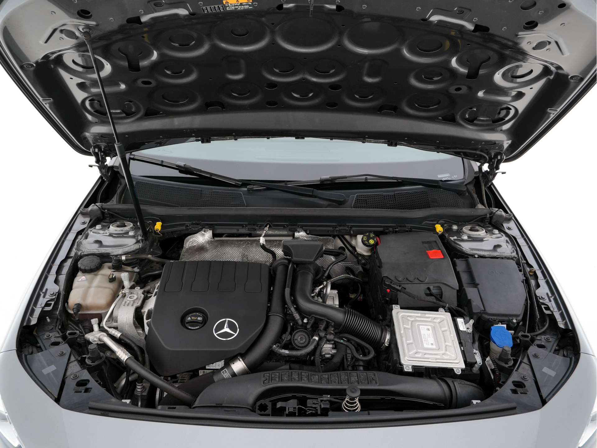 Mercedes-Benz A-klasse 180 AMG-Sport-Pack Business Solution *PANO | WIDESCREEN-DIGI-COCKPIT | FULL-LED | LEATHER-MICROFIBRE | CAMERA | ECC | PDC | CRUISE | HEATED-SPORTSEATS | PRIVACY-GLASS | 18"ALU*