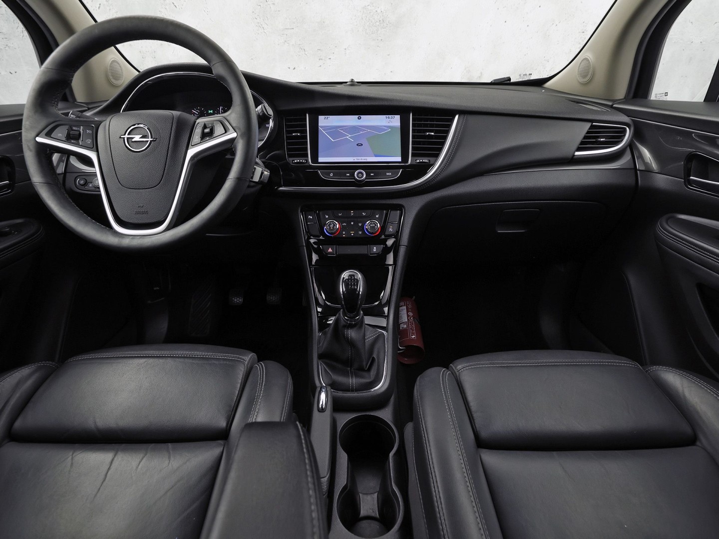 Opel Mokka X 1.4 Turbo Innovation Sport (GROOT NAVI, APPLE CARPLAY, STUUR/STOELVERWARMING, TREKHAAK, LEDER, CRUISE, LM VELGEN, NIEUWE APK)