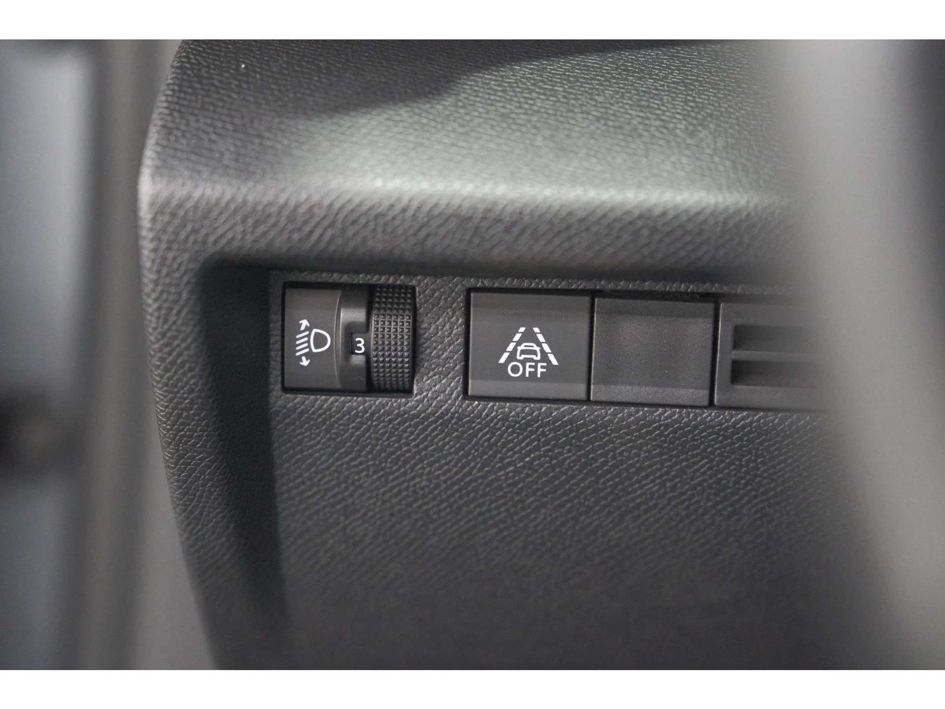 Citroen C4 Puretech 130 Feel | Trekhaak | Camera | Allseason Banden | Climate Control | Parkeersensoren