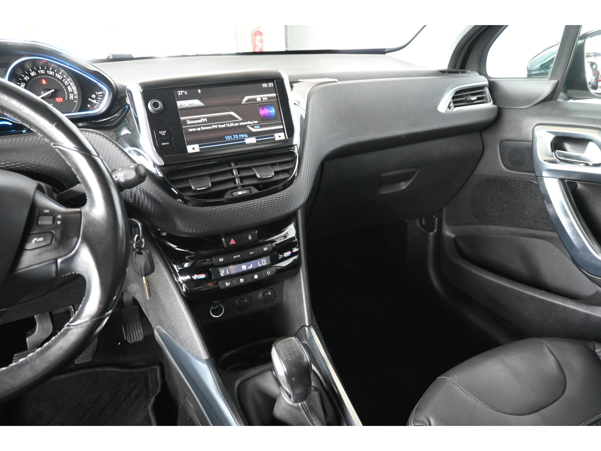 Peugeot 2008 1.6 e-HDi Blue Lease Executive Nap! Clima Navigatie Cruise control Lichtmetaal 100% Onderhouden! Inruil Mogelijk!