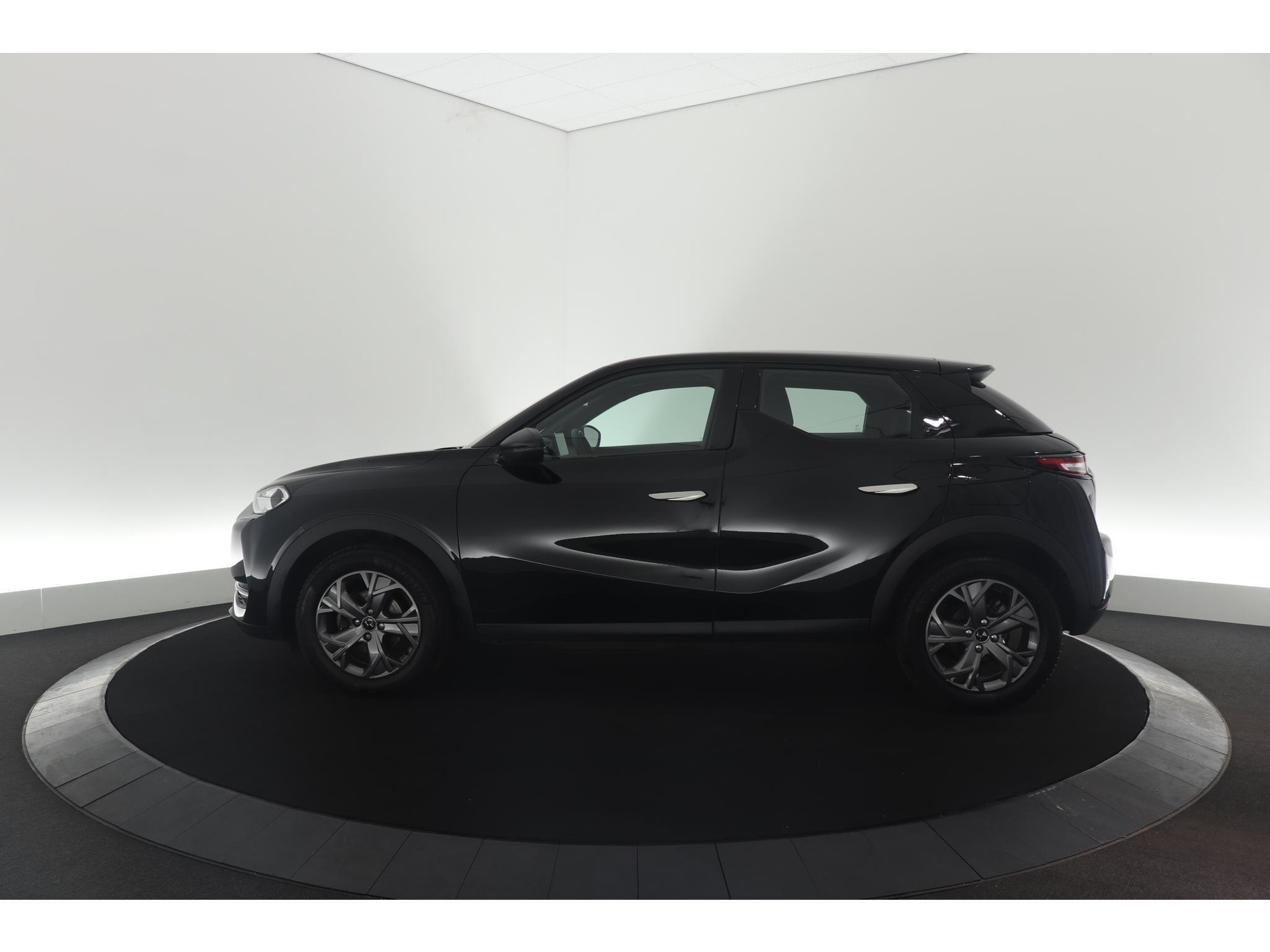 DS 3 Crossback PureTech 100 Montmartre | Parkeersensoren | Apple Carplay | Allseason Banden | Navigatie | Climate Control