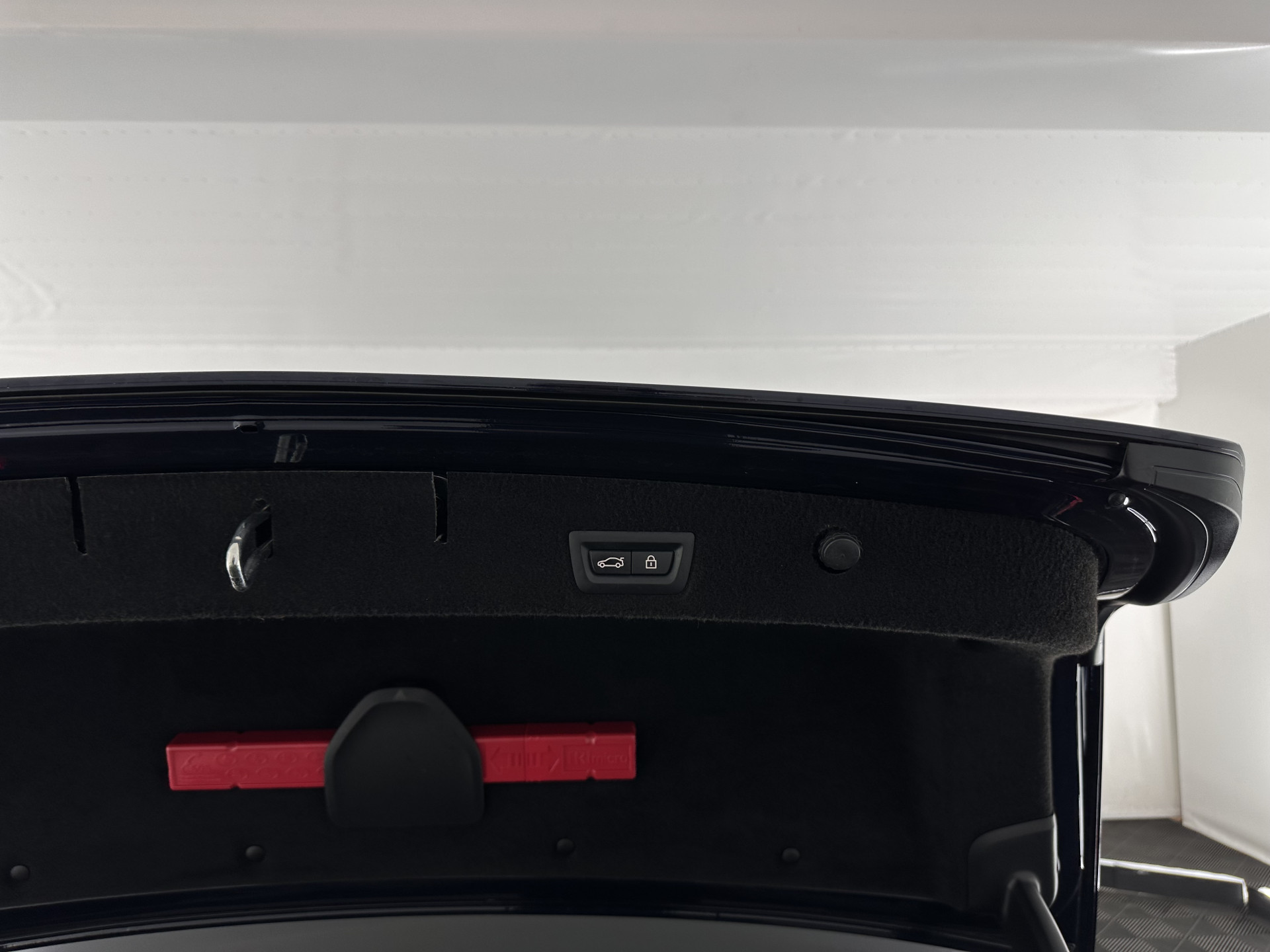 BMW 7-serie 745Le (Plug-in) (INCL-BTW) *PANO | LEATHER | FULL-LED | HEAD-UP | BLINDSPOT | MEMORY-PACK | DIGI-COCKPIT | KEYLESS | DAB+ | CAMERA | HEATED-COMFORTSEATS | AMBIENTLIGHT | CARPLAY | SHIFTPADDLES | 18''ALU*