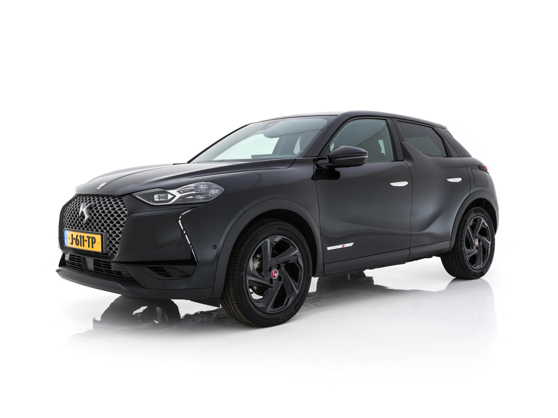DS 3 Crossback E-Tense Performance Line+ 50 kWh [ 3-Fase ] {SOH-90%} (INCL-BTW) *LEATHER-FABRIC | MATRIX-LED | ADAPTIVE-CRUISE | DIGI-COCKPIT | HEATED-SPORTSEATS | CAMERA | KEYLESS | NAVI-FULLMAP | DAB+ | ECC | PDC | PRIVACY-GLASS | 18''ALU*