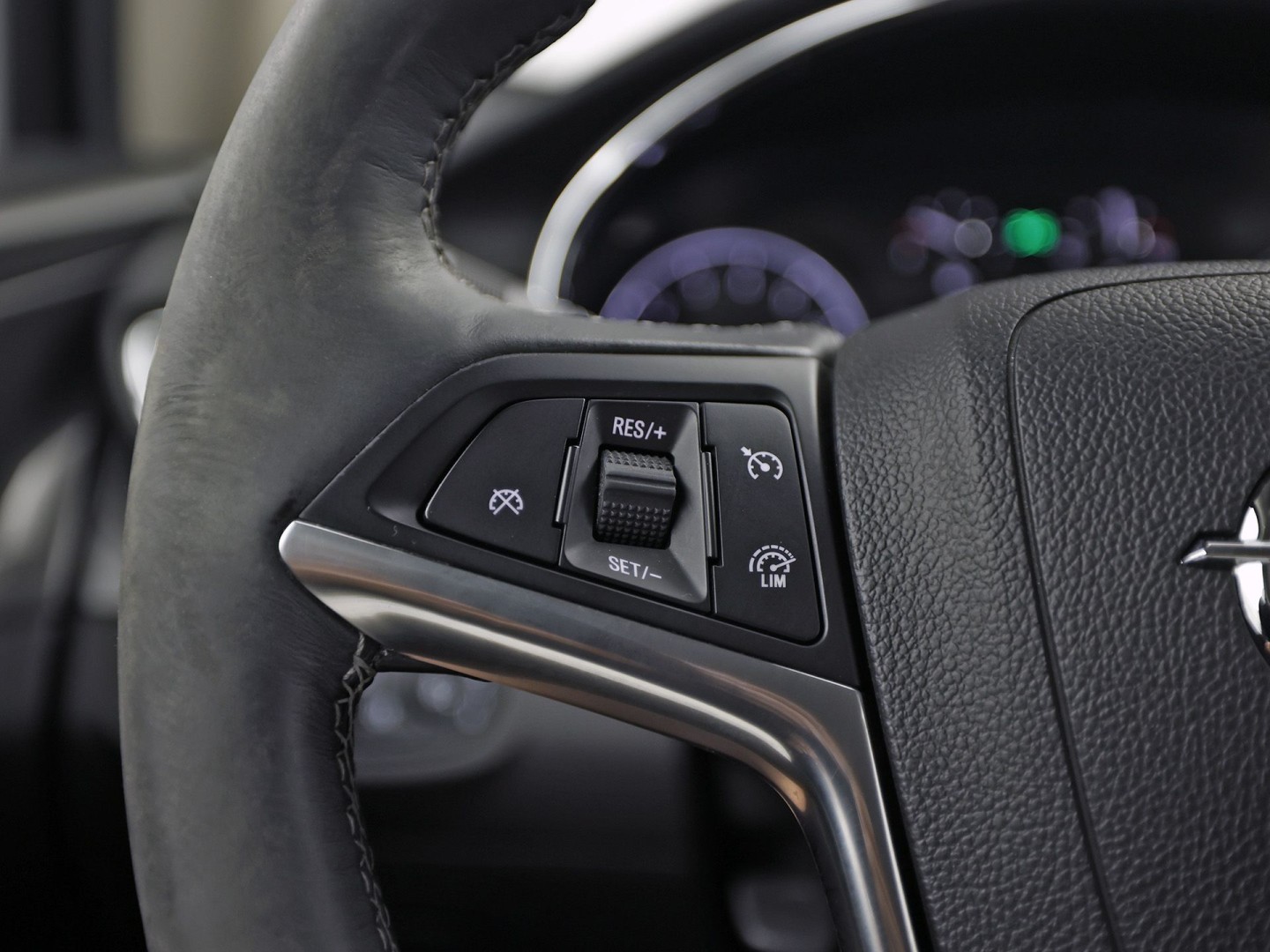 Opel Mokka X 1.4 Turbo Innovation Sport (GROOT NAVI, APPLE CARPLAY, STUUR/STOELVERWARMING, TREKHAAK, LEDER, CRUISE, LM VELGEN, NIEUWE APK)