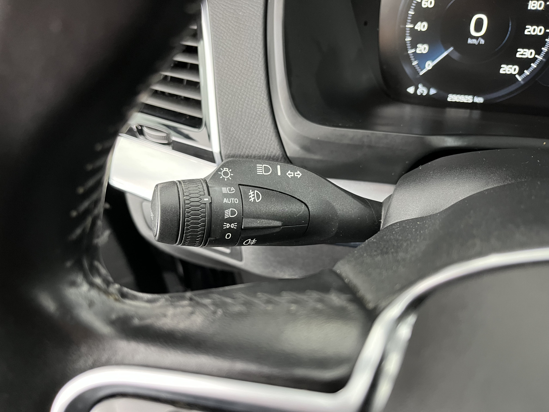 Volvo XC90 2.0 T8 Twin Engine AWD Inscription [ 7-Pers. ] (INCL-BTW) Aut. *PANO | HEAD-UP | LUXURY-LEATHER | FULL-LED | DIGI-COCKPIT | NAVI-FULLMAP | CARPLAY | ECC | HEATED-COMFORTSEATS | LANE-ASSIST | PDC | TOWBAR | 19"ALU*