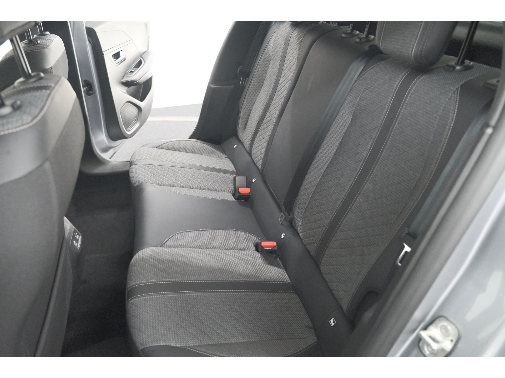 Peugeot 208 PureTech 100 Allure | Apple Carplay | Parkeersensoren | Climate Control