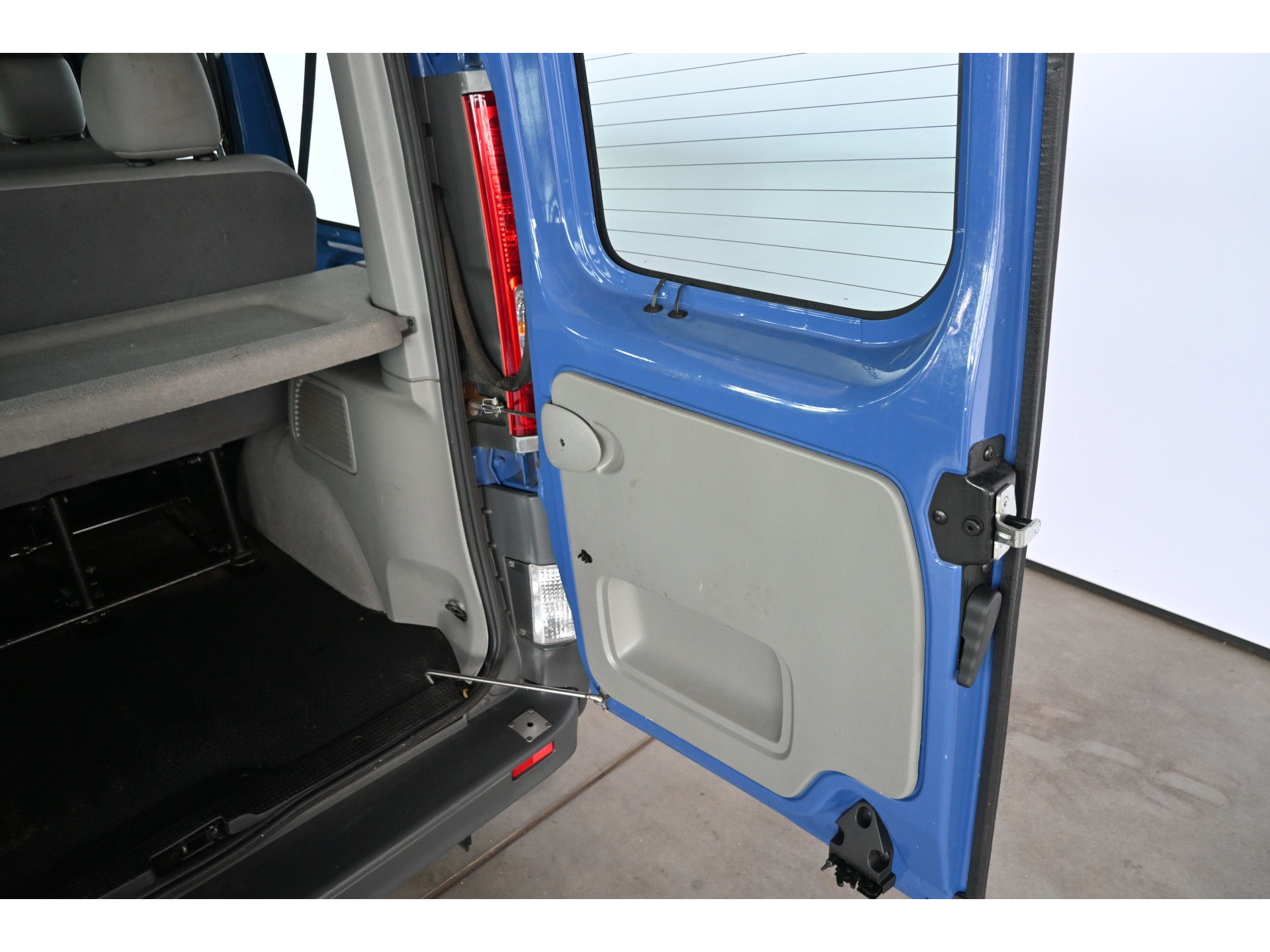 Opel Vivaro Combi 2.5 CDTI L1H1 Automaat 9 Persoons Airco Trekhaak Rijklaarprijs! Inruil Mogelijk!
