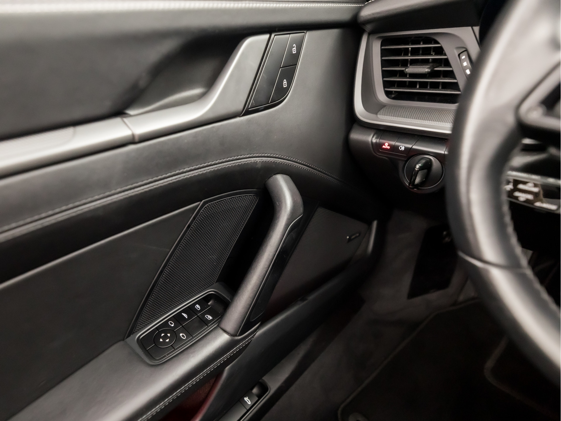 Porsche 911 Cabrio 3.0 Carrera 385Pk (SPORT CHRONO PAKKET, SPORTUITLAAT, BOSE AUDIO, LED MATRIX, APPLE CARPLAY, CAMERA, SFEERVERLICHTING, STOELVERWARMING, NIEUWSTAAT)