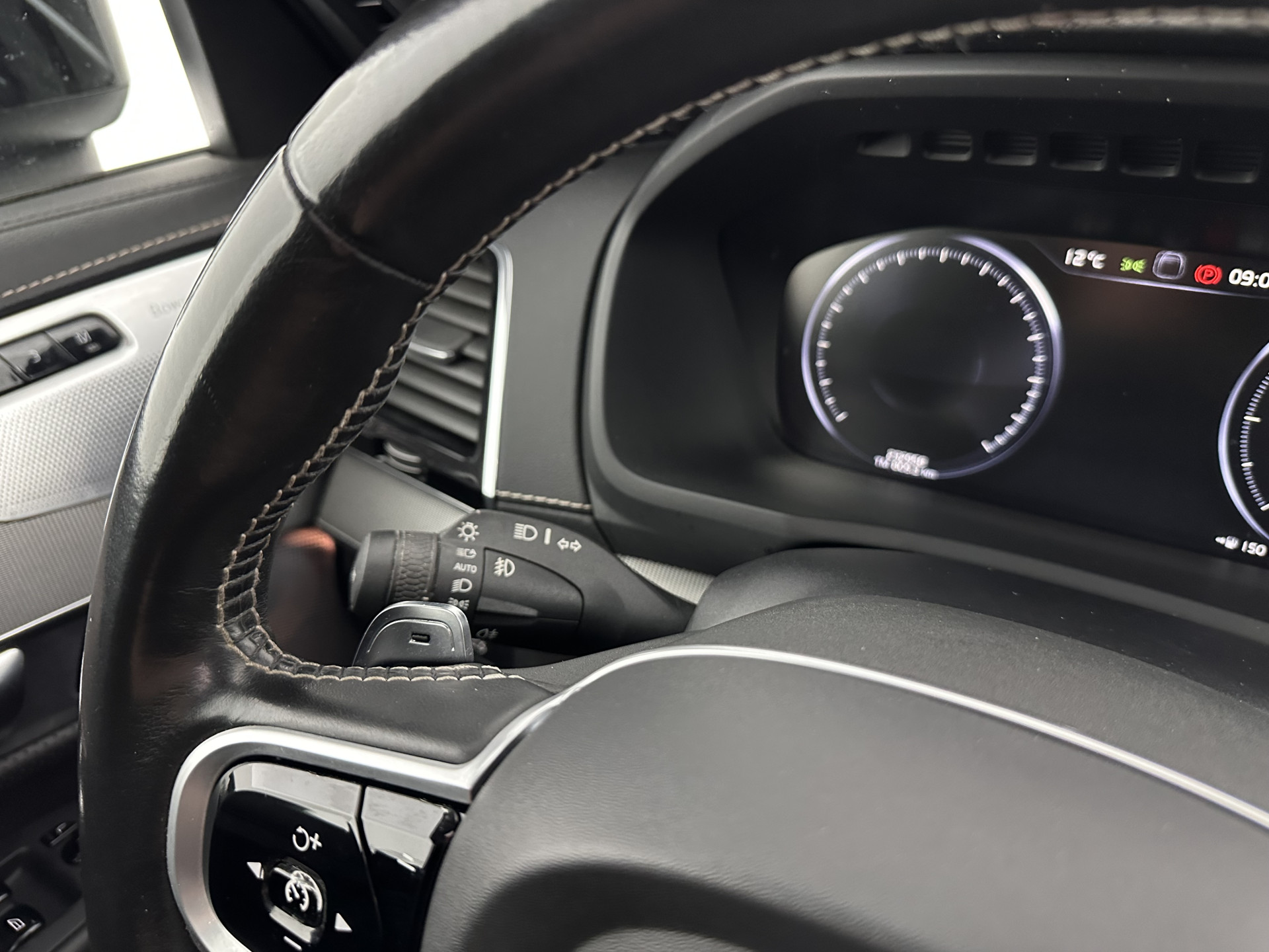 Volvo XC90 2.0 B5 AWD Inscription Intro Edition R-Design [ 7-Pers. ] Aut. *PANO | LEATHER-ALCANTARA | FULL-LED | MEMORY-PACK | BOWERS&WILKINS | BLINDSPOT | KEYLESS | DIGI-COCKPIT | NAVI-FULLMAP | PRIVACY-GLASS | HEATED-SPORTSEATS | 20''ALU | TOWBAR*