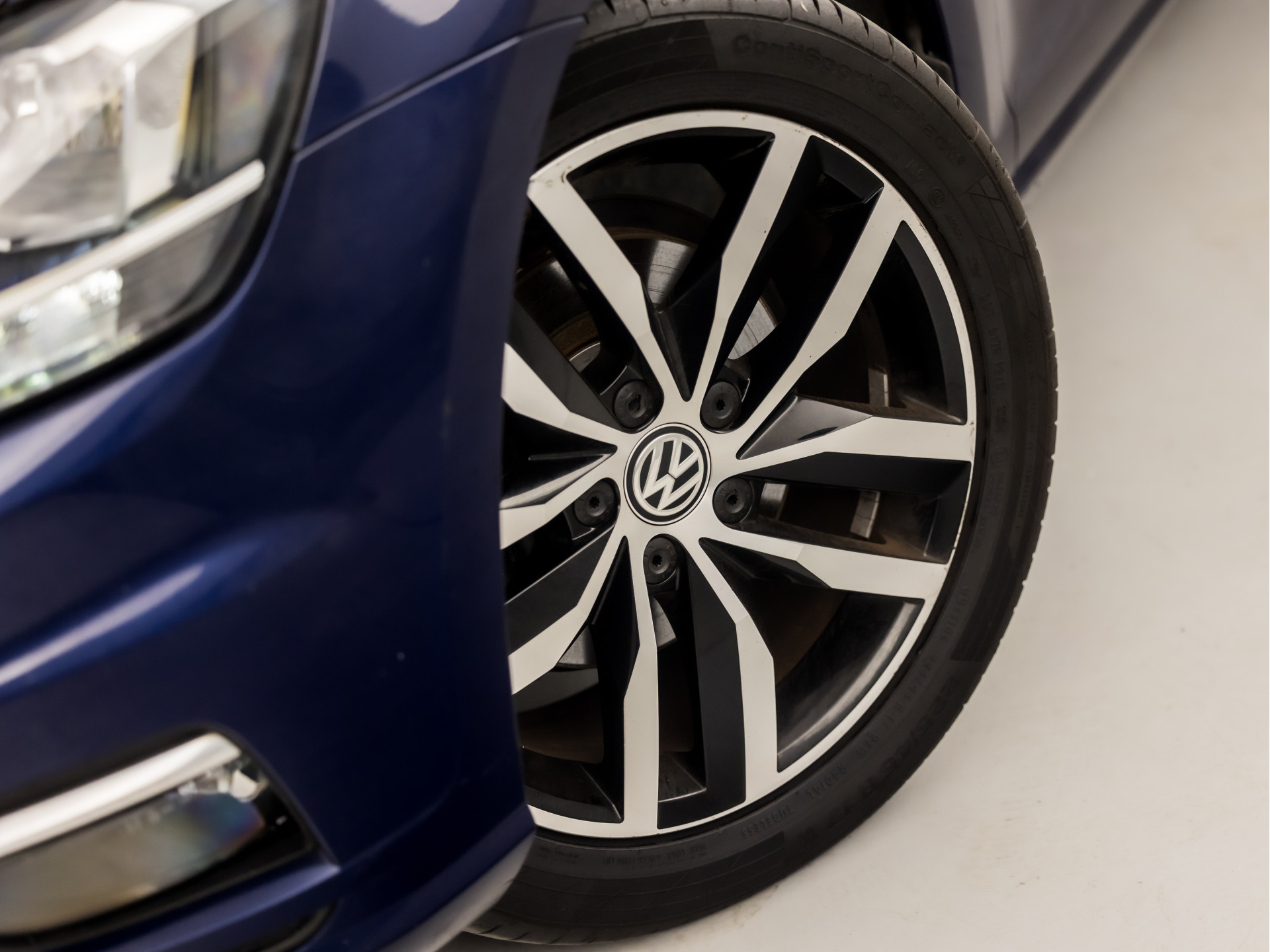 Volkswagen Golf Variant 1.0 TSI Sportline 116Pk Automaat (GROOT NAVI, APPLE CARPLAY, CLIMATE, ADAPTIVE CRUISE, PARKEERSENSOREN, LM VELGEN, NIEUWE APK, NIEUWSTAAT)
