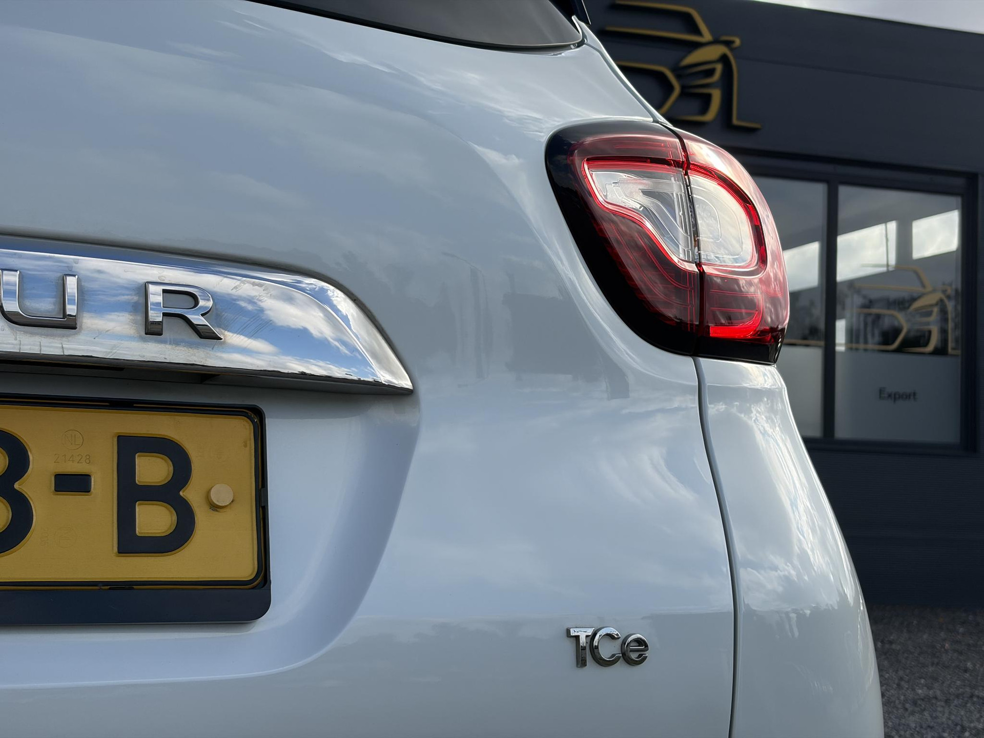 Renault Captur 0.9 TCe Intens ✓1e Eigenaar✓Camera ✓Keyless✓Airco✓Cruise✓Dealer Onderhouden✓LED koplampen✓Dodehoeksensor✓17'' Lm velgen✓Pdc V+A✓N.A.P✓Bj 12-2017✓Apk tot 01-2027