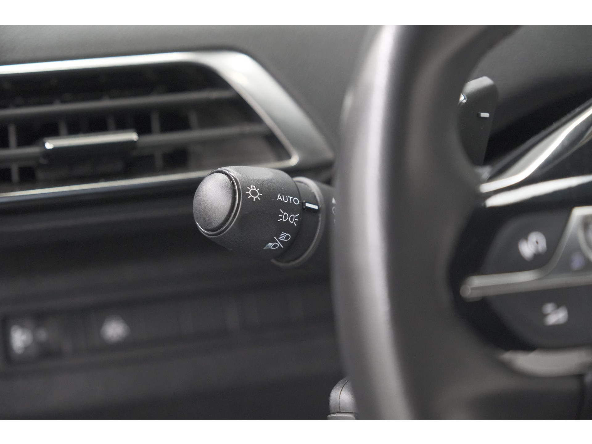 Peugeot 5008 PureTech 130 EAT8 Active Pack Business | 7 Zitplaatsen | Camera | Navigatie | Apple Carplay | Parkeersensoren