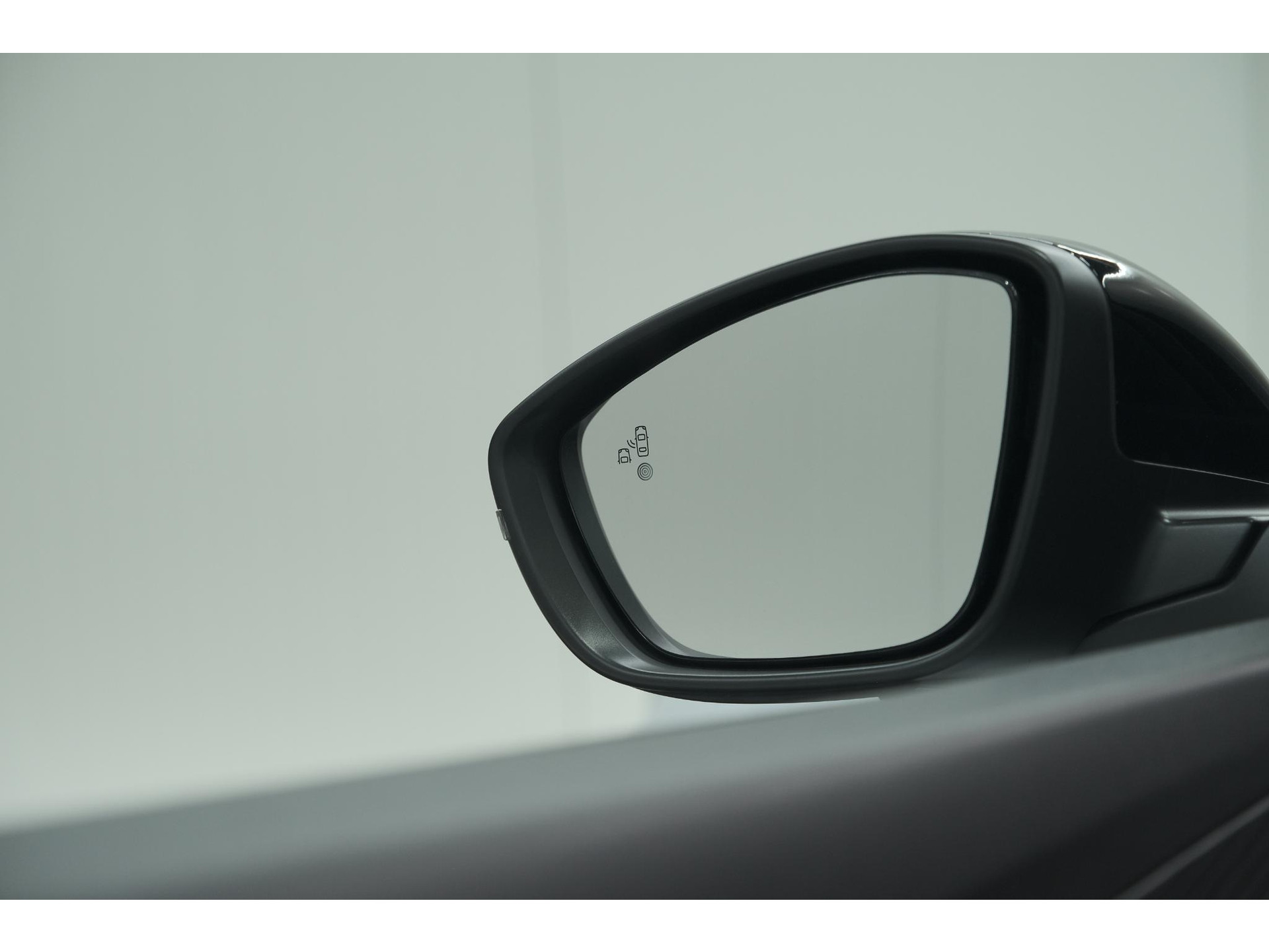 Peugeot 2008 PureTech 100 Allure | 360 Camera | Dodehoekdetectie | Navigatie | Apple Carplay