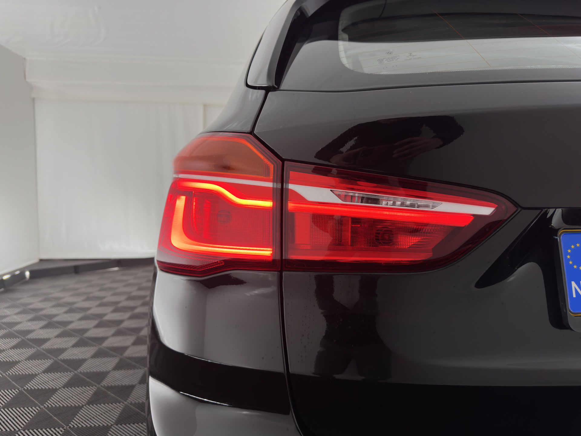 BMW X1 sDrive20i Executive (INCL-BTW) Aut. *LED-LIGHTS | NAVI-FULLMAP | COMFORT-SEATS | ECC | PDC | CRUISE | TOWBAR | 17''ALU*