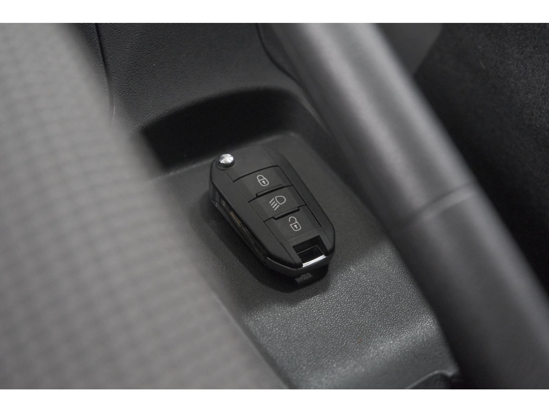 Citroen C3 PureTech 110 EAT6 Max | Parkeersensoren | Apple Carplay | 16 Inch Lichtmetalen Velgen