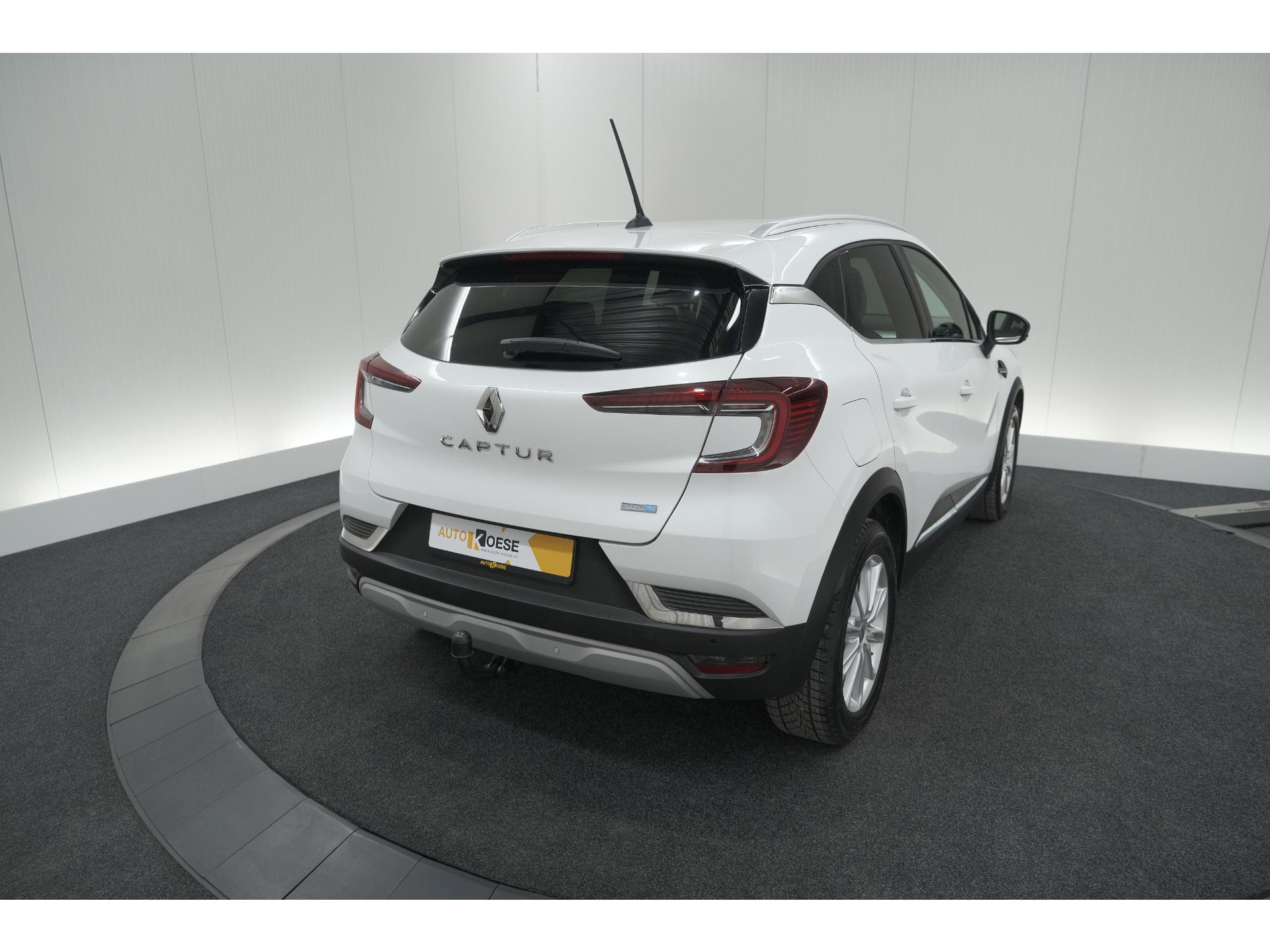 Renault Captur 1.6 E-Tech Plug-in Hybrid 160 Intens | Trekhaak | Camera | Navigatie | Parkeersensoren | Pack Winter