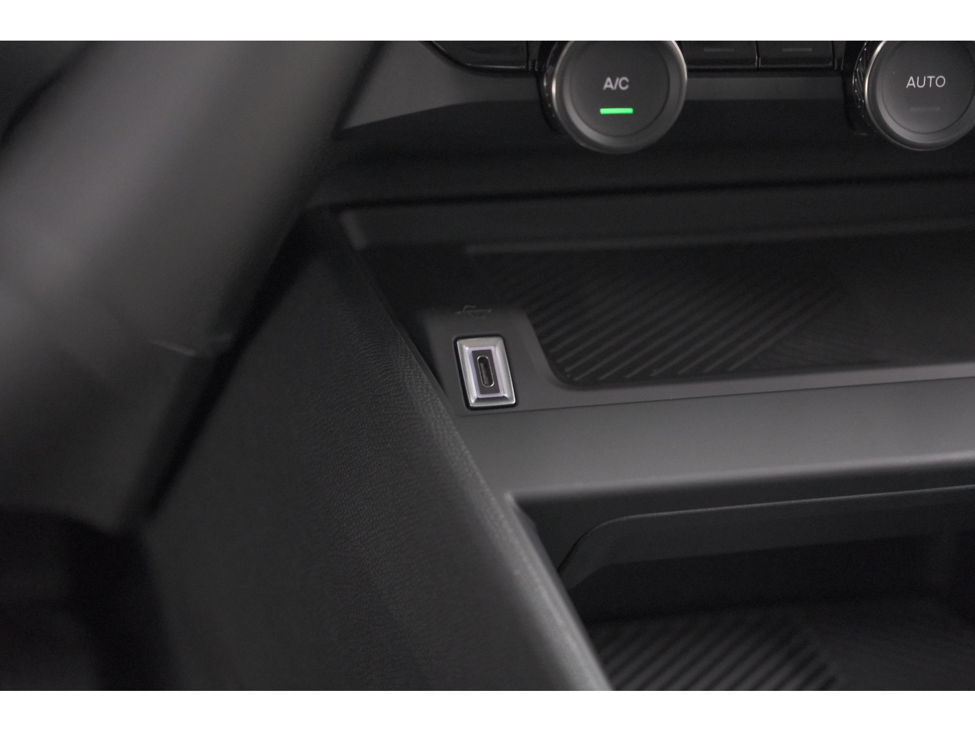 Citroen C4 Hybrid 136 e-DCS6 Plus | Camera | Apple Carplay | Navigatie | Parkeersensoren