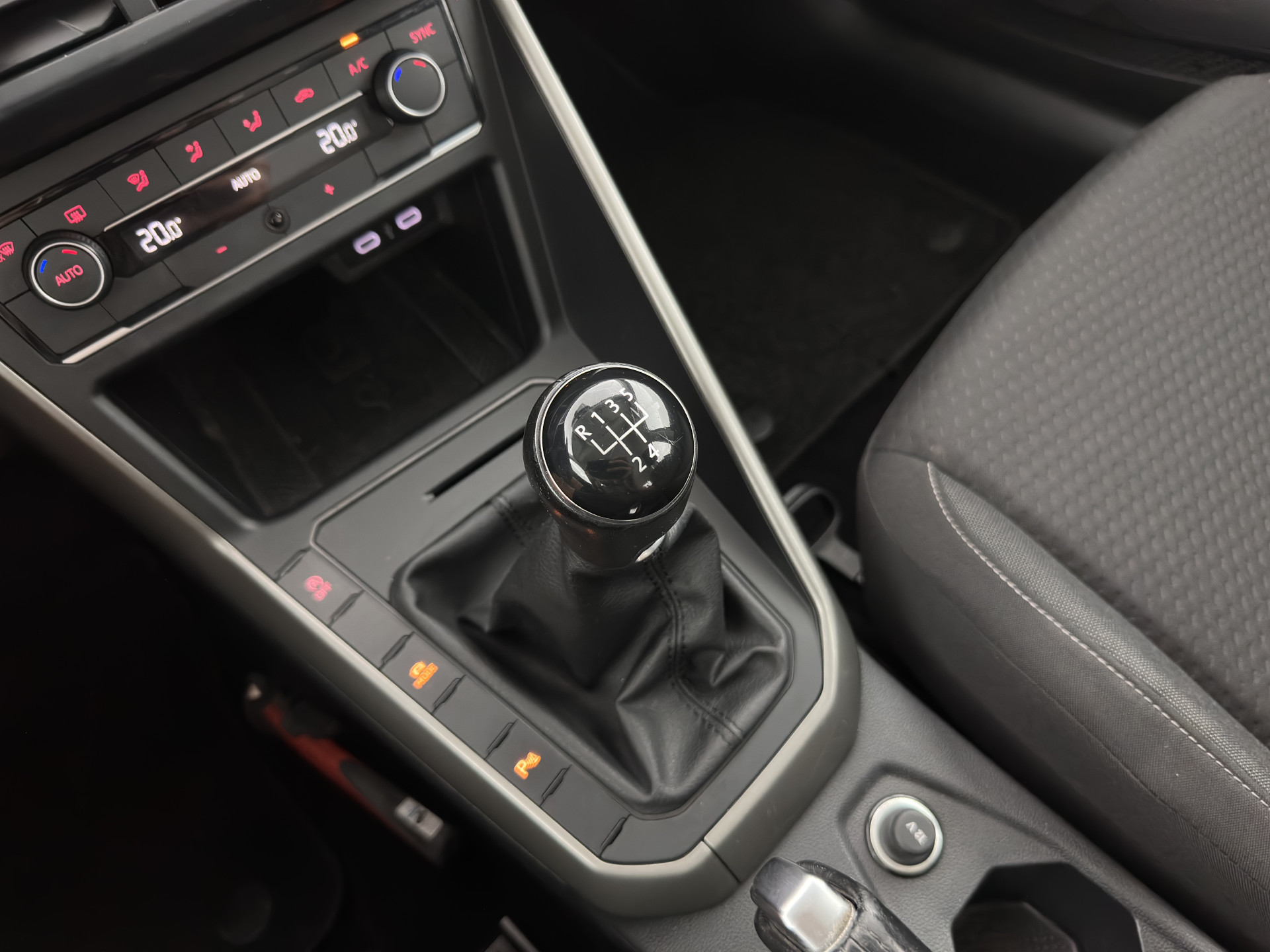 Volkswagen Polo 1.0 TSI Comfortline Business (INCL-BTW) *NAVI-FULLMAP | ADAPTIVE-CRUISE | COMFORT-SEATS | DAB+ | ECC | PARKPILOT*