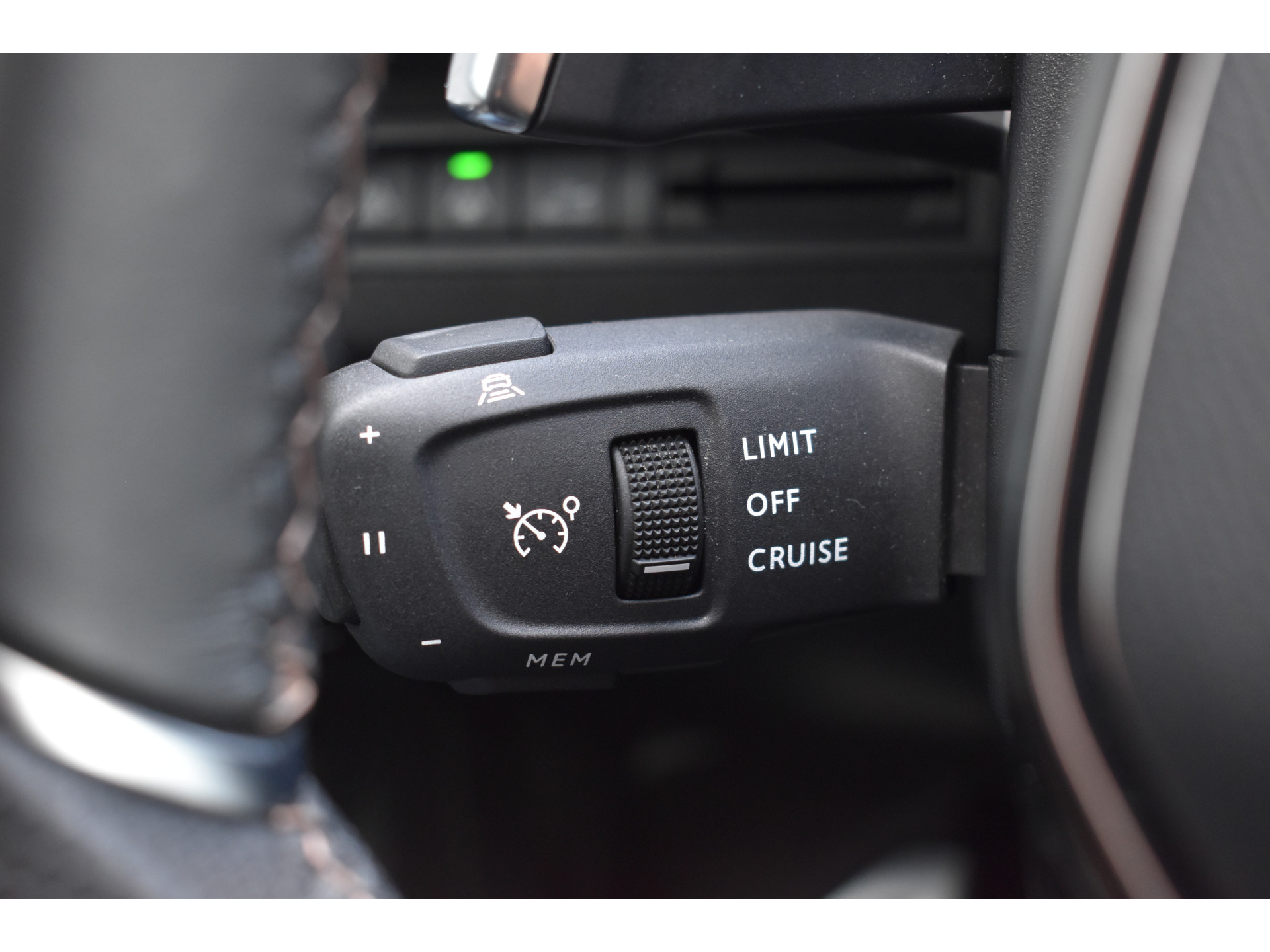 Peugeot 5008 1.2 GT 7-persoons Pano Automaat Navi