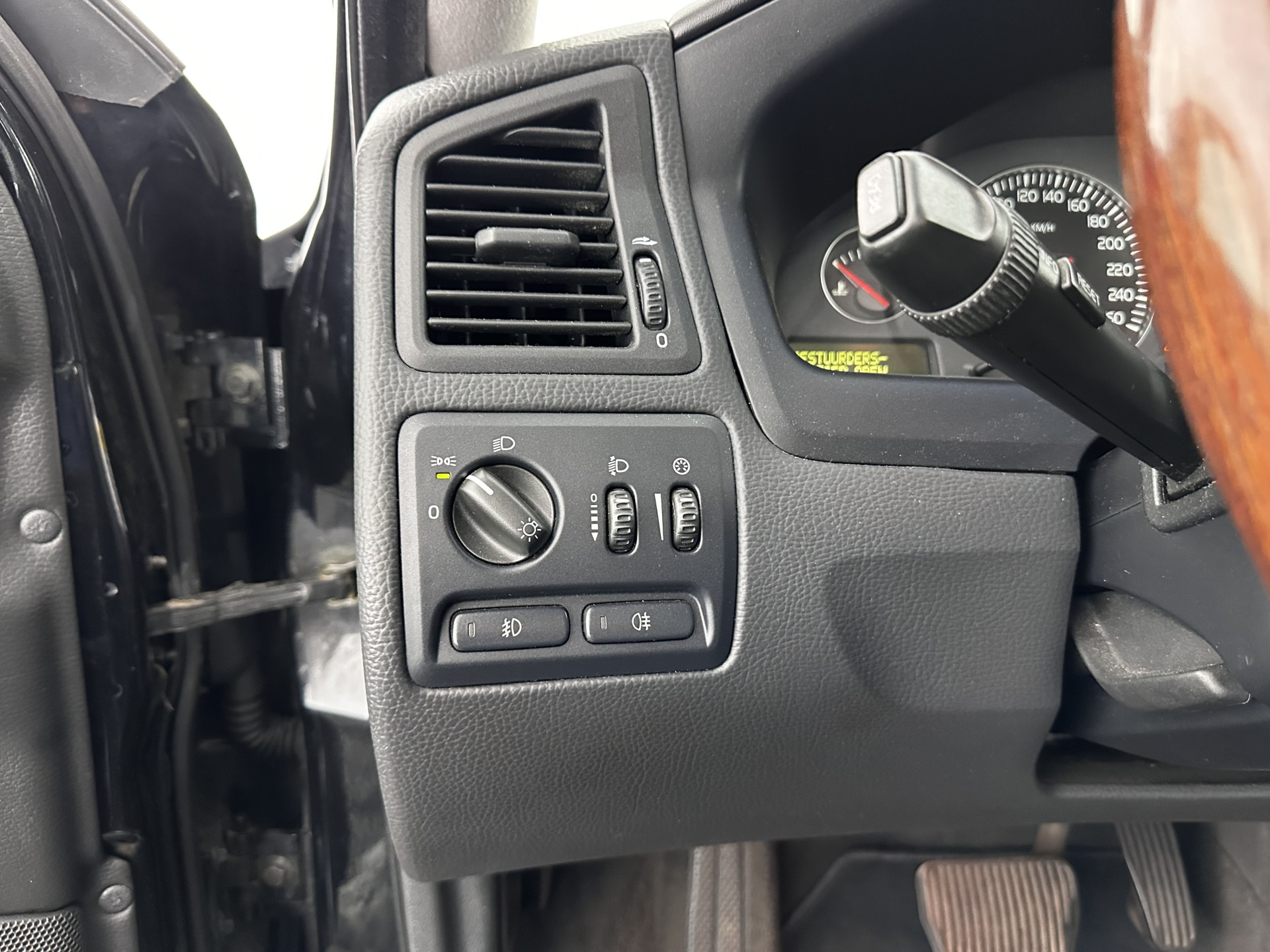 Volvo S60 2.4 D5 Momentum Aut.*NAVI-FULLMAP | LEATHER-FABRIC | ECC | CRUISE | PDC | TOWBAR | HEATED-COMFORTSEATS | 17"ALU*