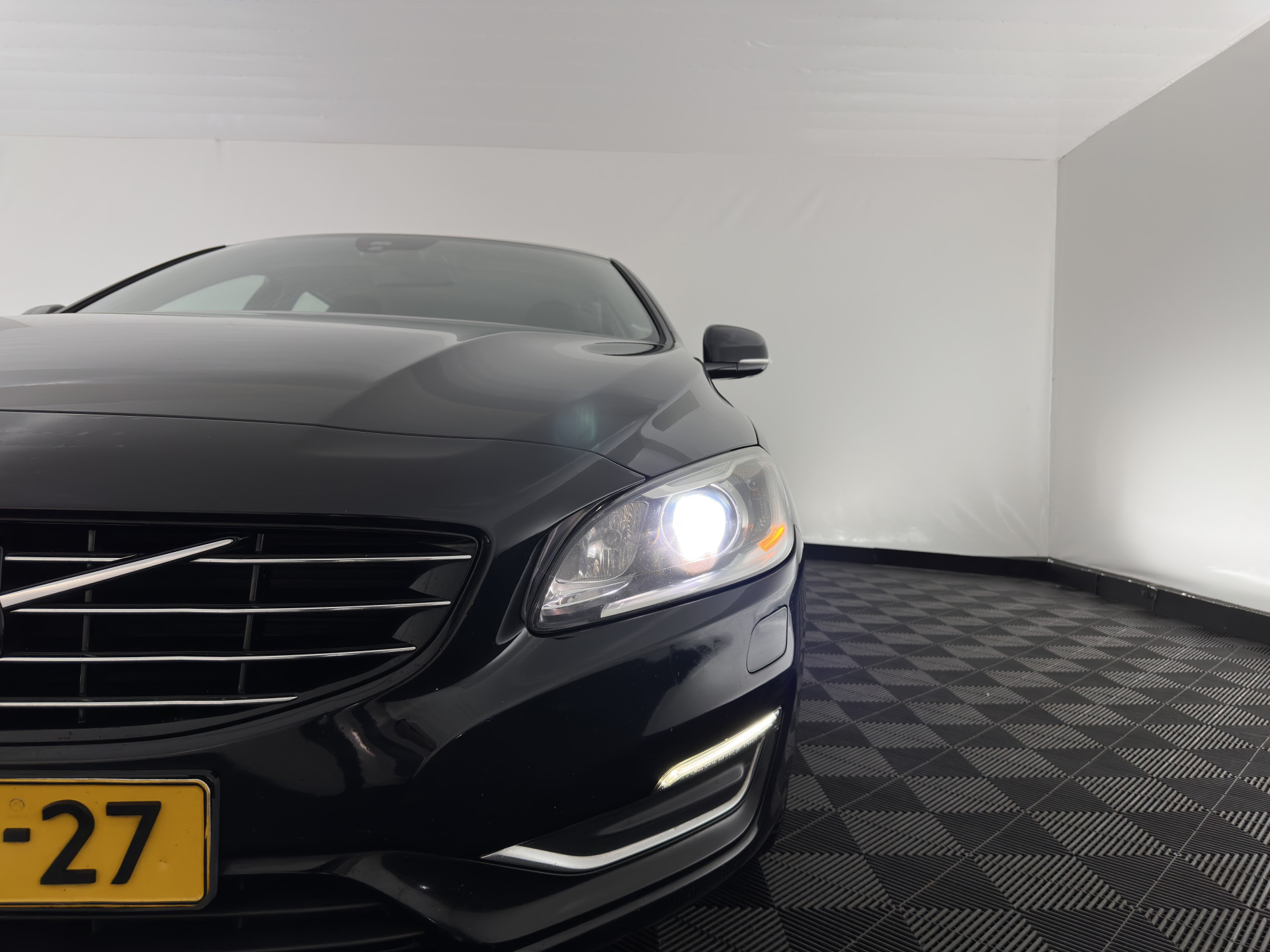 Volvo V60 2.4 D6 AWD Plug-In Hybrid Summum ( Plug-In ) Aut. * LEATHER | PREMIUM-SOUND-AUDIO | NAVI-FULLMAP | BI-XENON |  MEMORY-PACK | CRUISE | HEATED-SPORTSEATS | TOWBAR | 17"ALU*