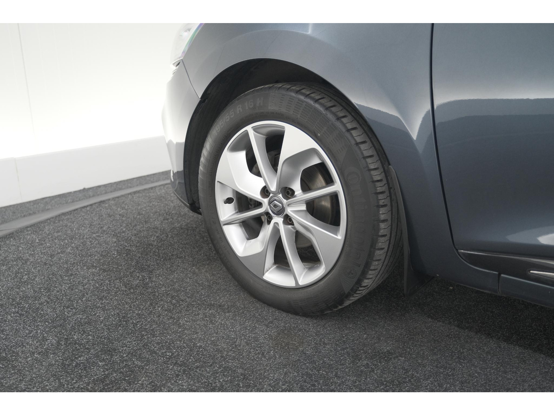 Renault Clio 1.2 Limited | Trekhaak | Navigatie | Parkeersensoren | Climate Control