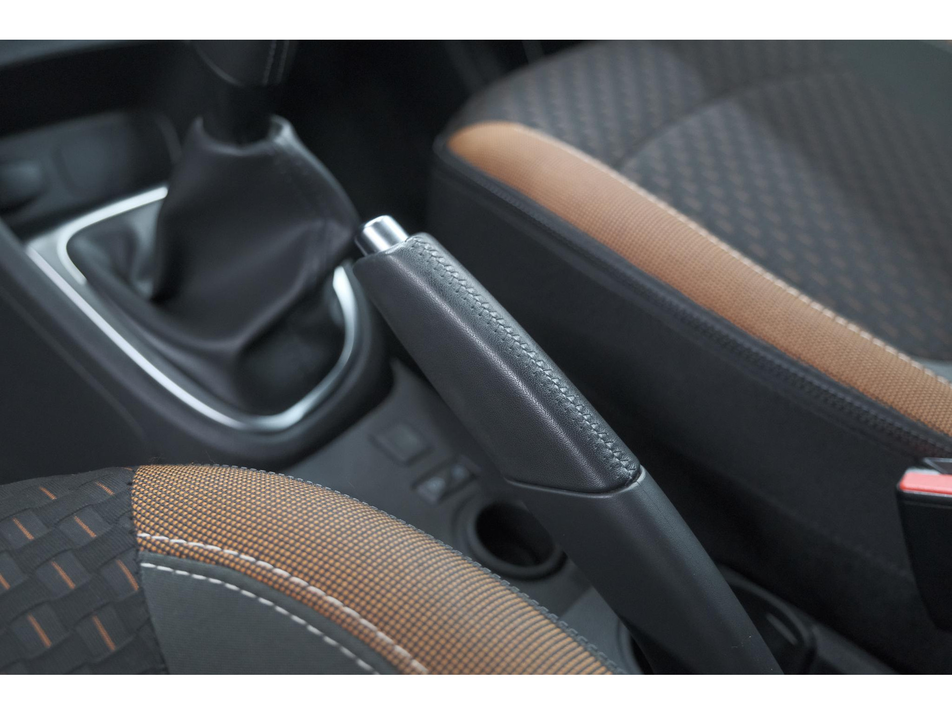 Renault Captur TCe 90 Intens | Trekhaak | AllSeason banden | Navigatie | Parkeersensoren