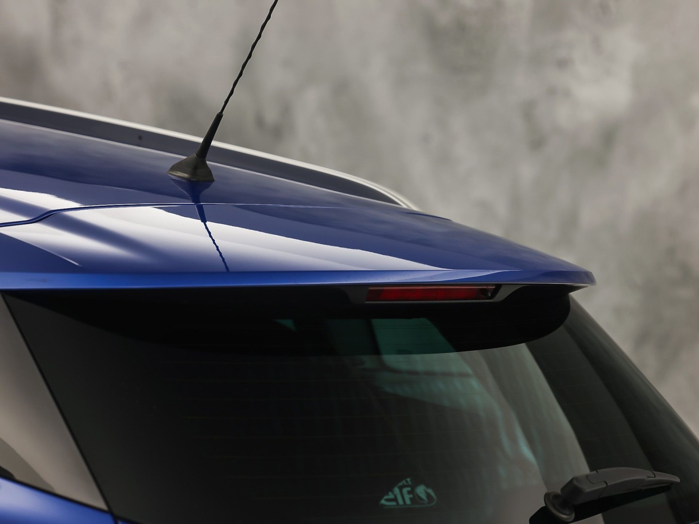 Renault Mégane Estate 1.6 TCe GT 205Pk Automaat (VIRTUAL COCKPIT, GROOT NAVI, KUIPSTOELEN, HEAD-UP DISPLAY, CAMERA, ADAPTIVE CRUISE, BOSE, STOELVERWARMING, NIEUWSTAAT)