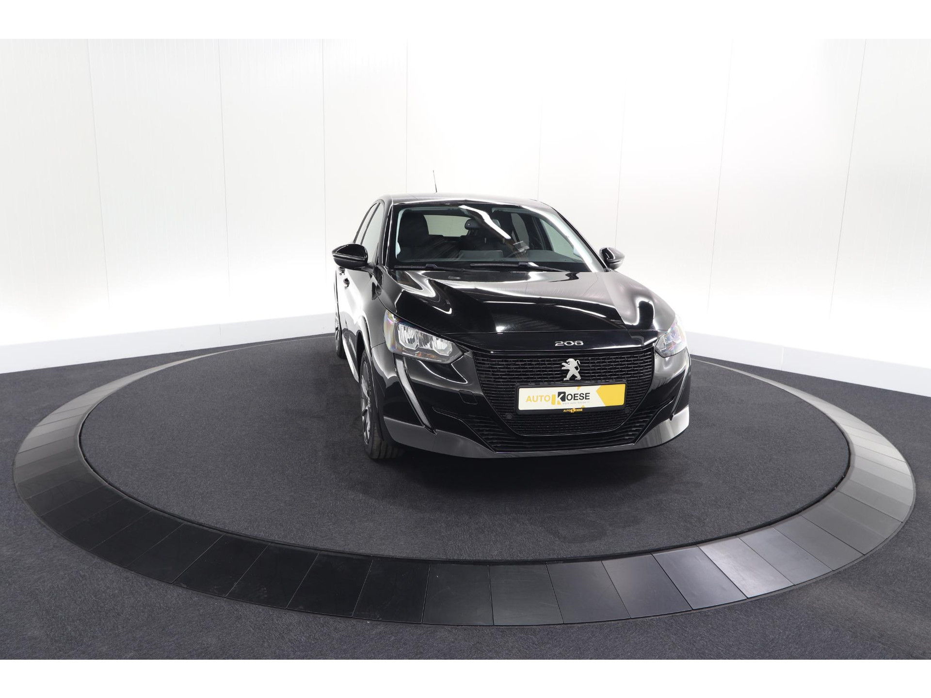 Peugeot e-208 EV Allure 50 kWh | 98,9% SOH | Camera | Navigatie | Parkeersensoren | Stoelverwarming
