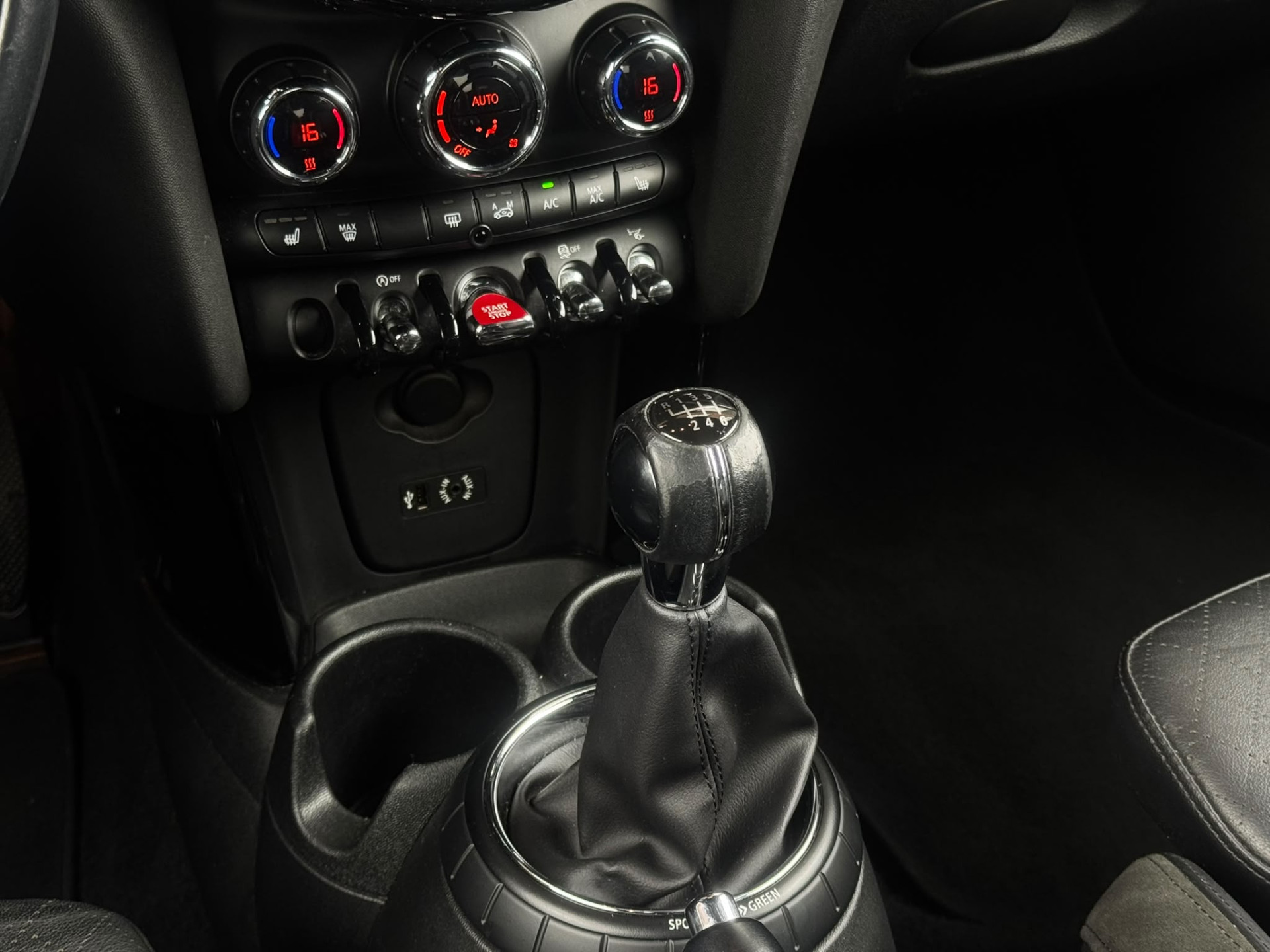 MINI Cooper S 2.0 192PK Chili Serious Business Head-UP Leer LED
