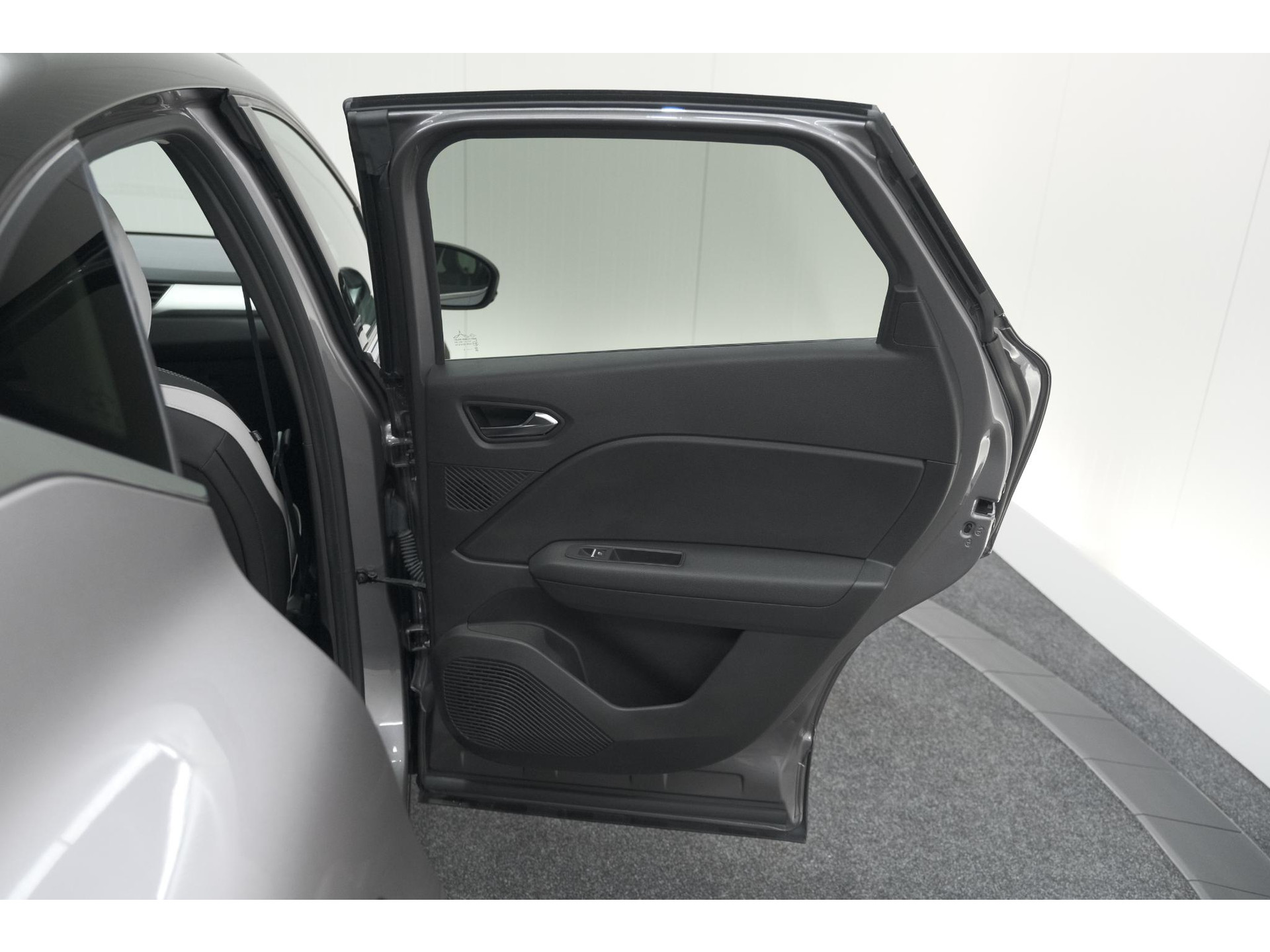 Renault Captur Mild Hybrid 140 EDC Techno | Camera | 9.3 Inch Scherm | Apple Carplay | Parkeersensoren | Allseason Banden | Stoelverwarming